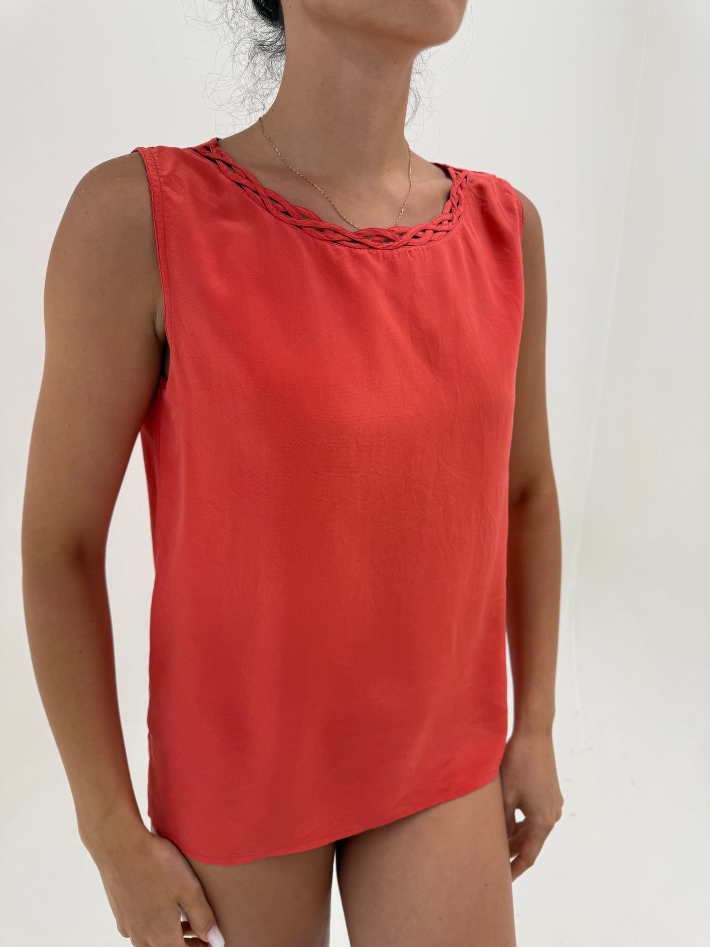 Top coral red din mătase matuala în croi minimalist
