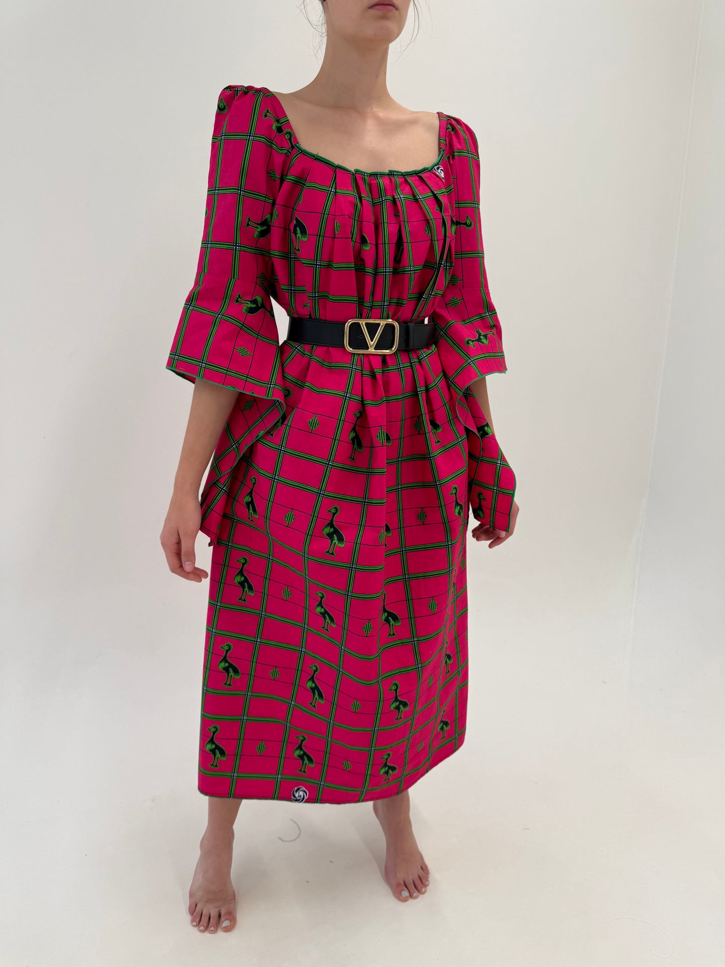 Rochie maxi fucsia din pânză de bumbac printat manual în croi deosebit