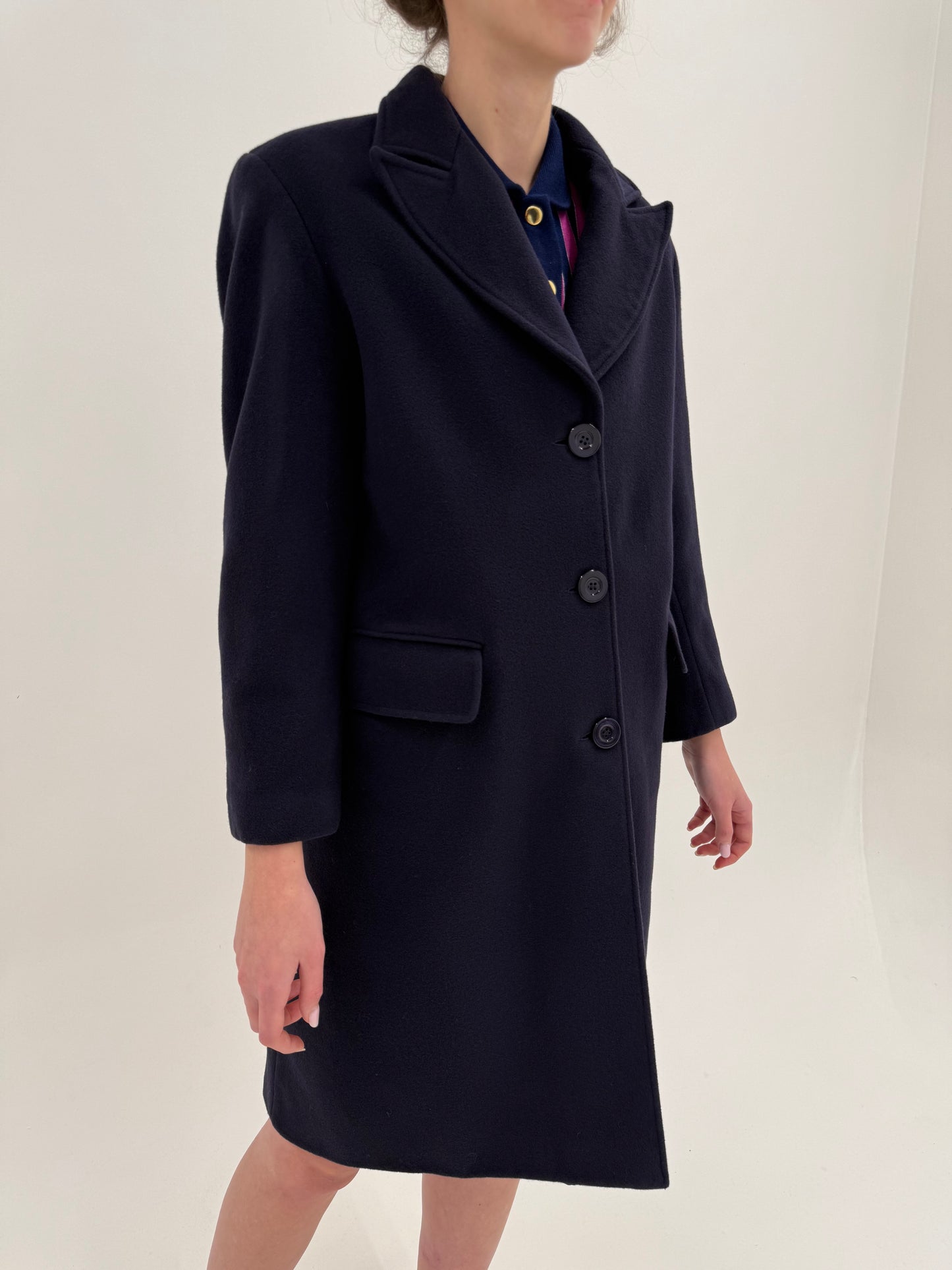 Palton italian dark aubergine din stofă de lana extrafina în croi ușor cambrat