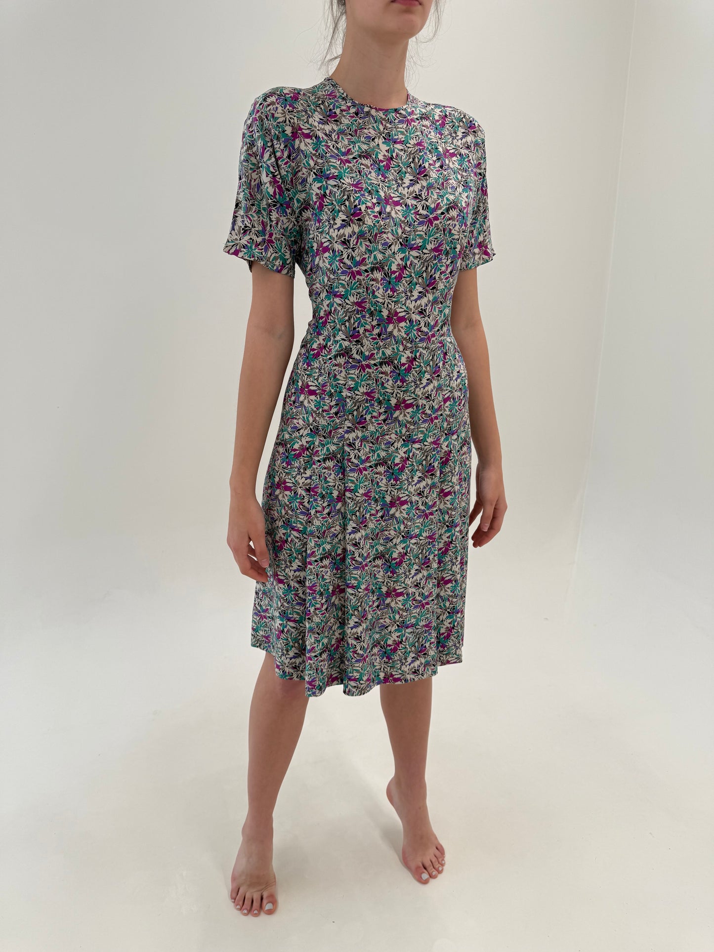 Rochie vintage midi din mătase naturală cu fustă plisată în croi ușor cambrat
