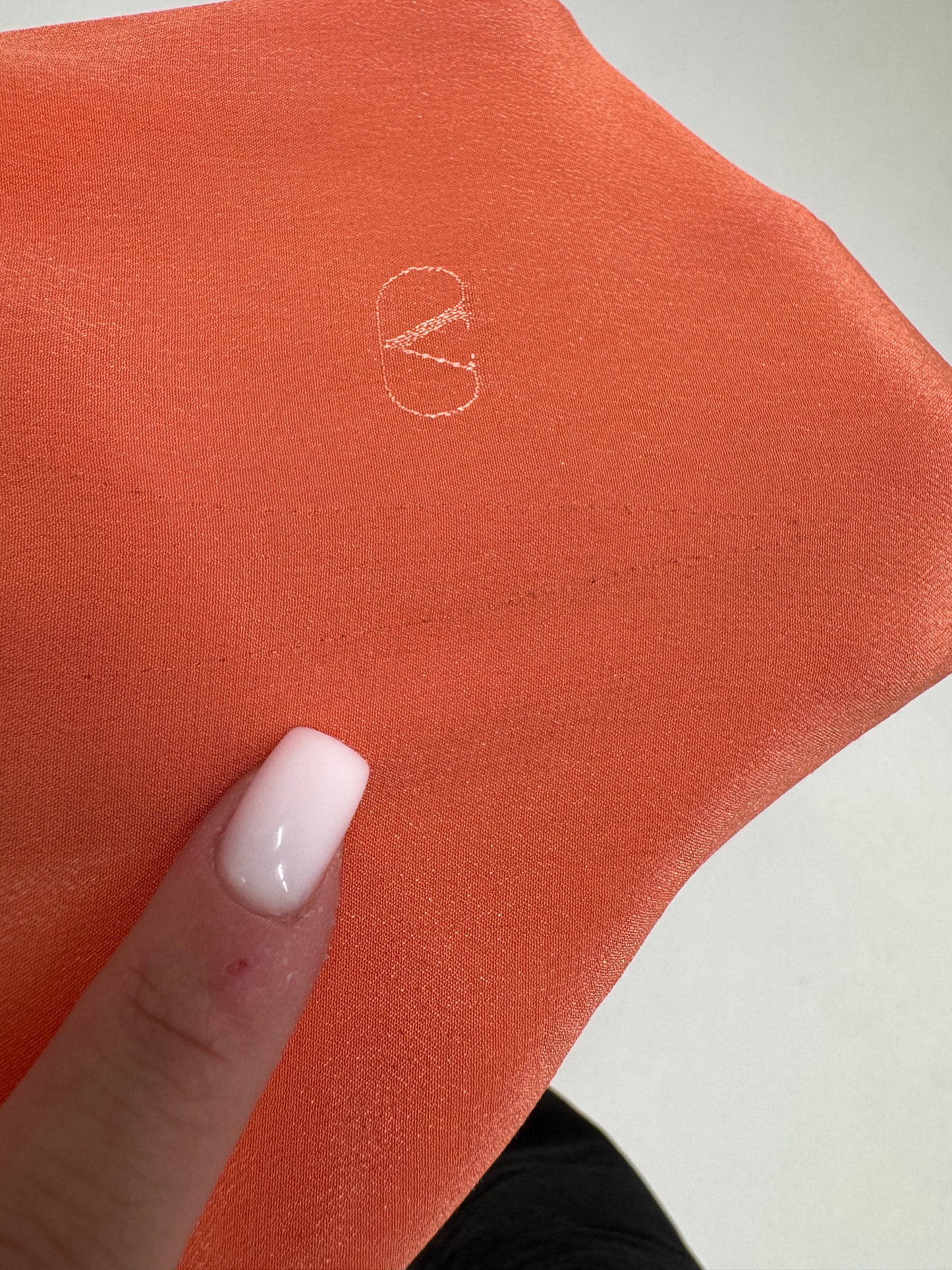 Deux piece Valentino din mătase naturală cu logo discret ca print