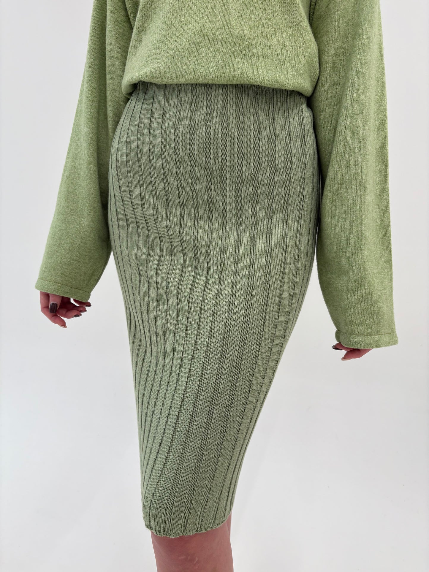 Fustă Sage green din tricot d elana merino extrafina ribbed