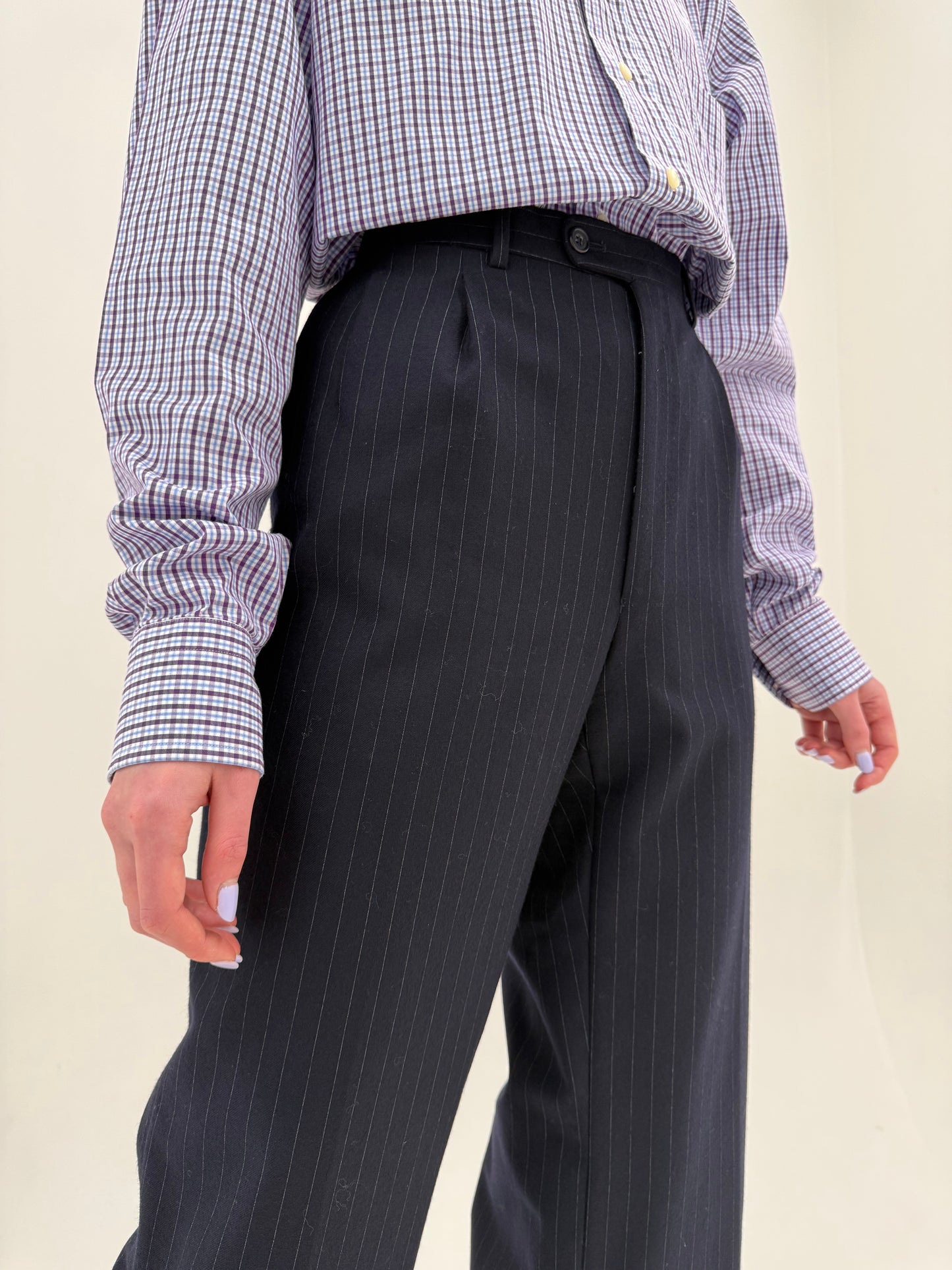 Costum ultra luxury Zegna în dungi fine verticale cu închidere dublă