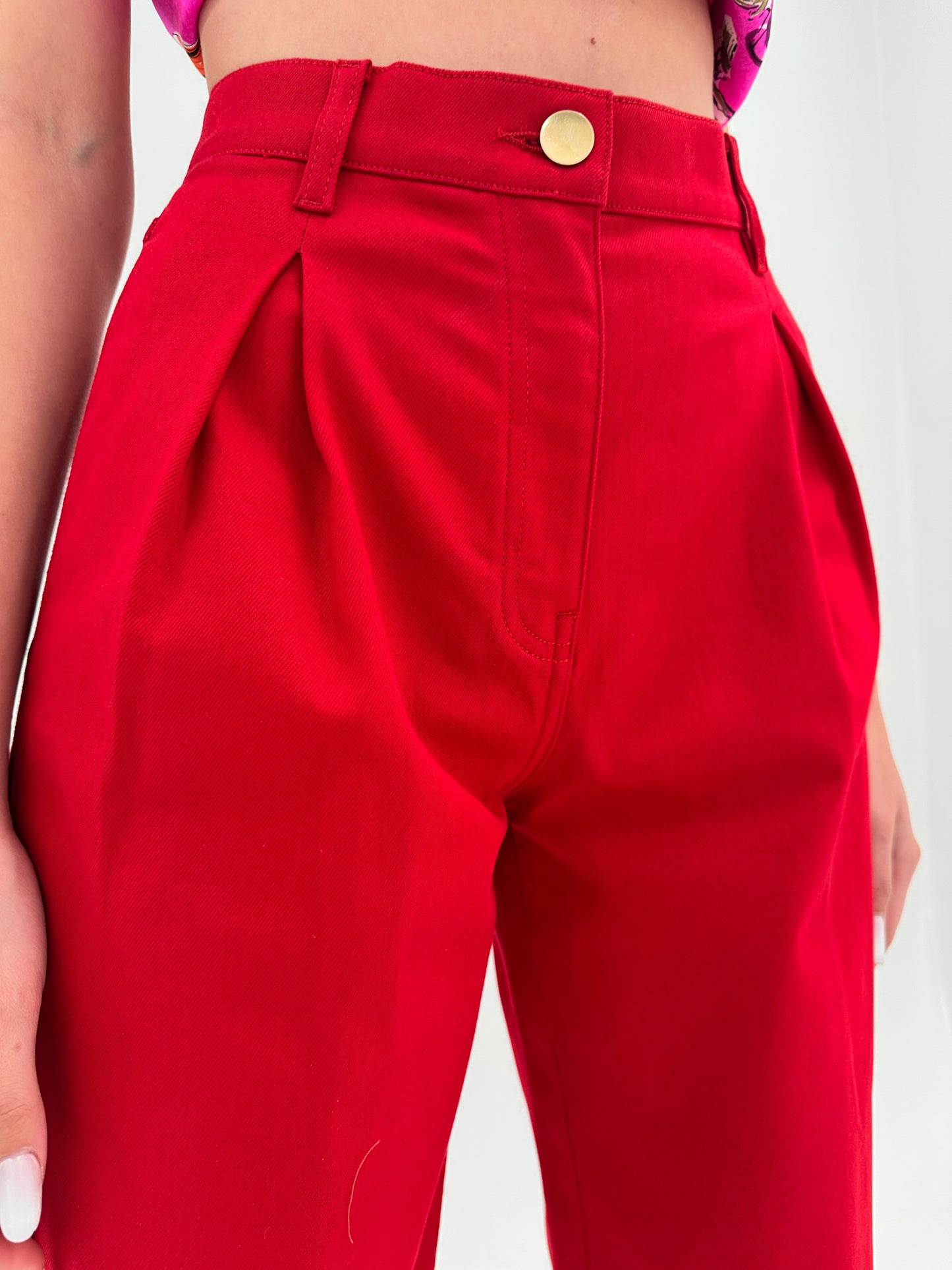 Pantaloni Valentino palazzo cu pense colecția capsula Rouge absolute