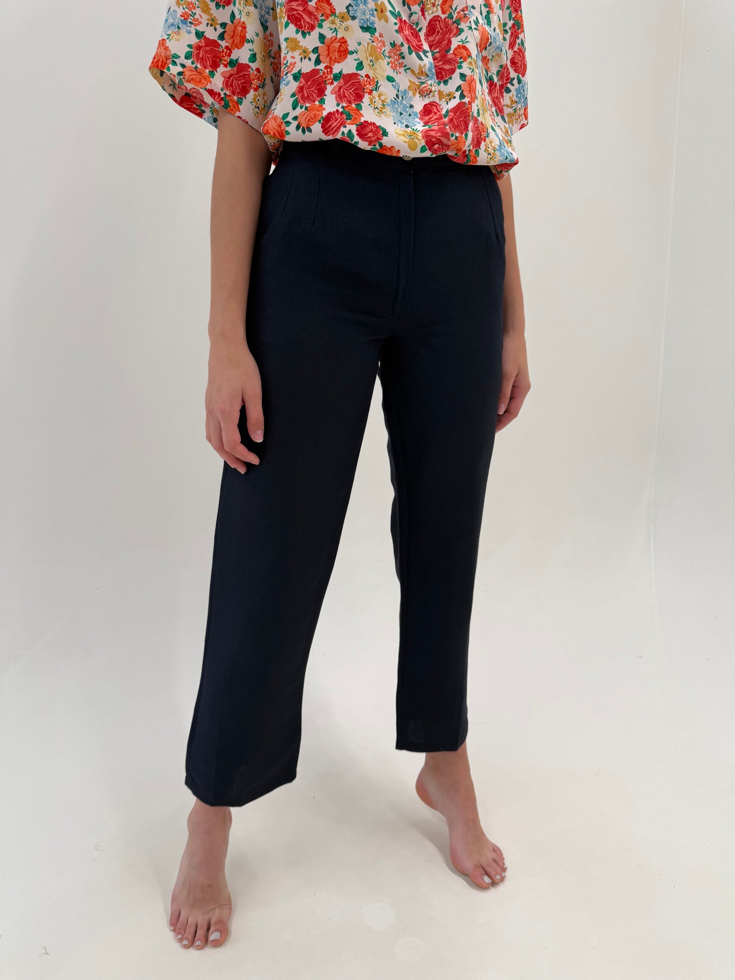 Pantaloni navy blue din pânză de in și vascoza cu talie înaltă