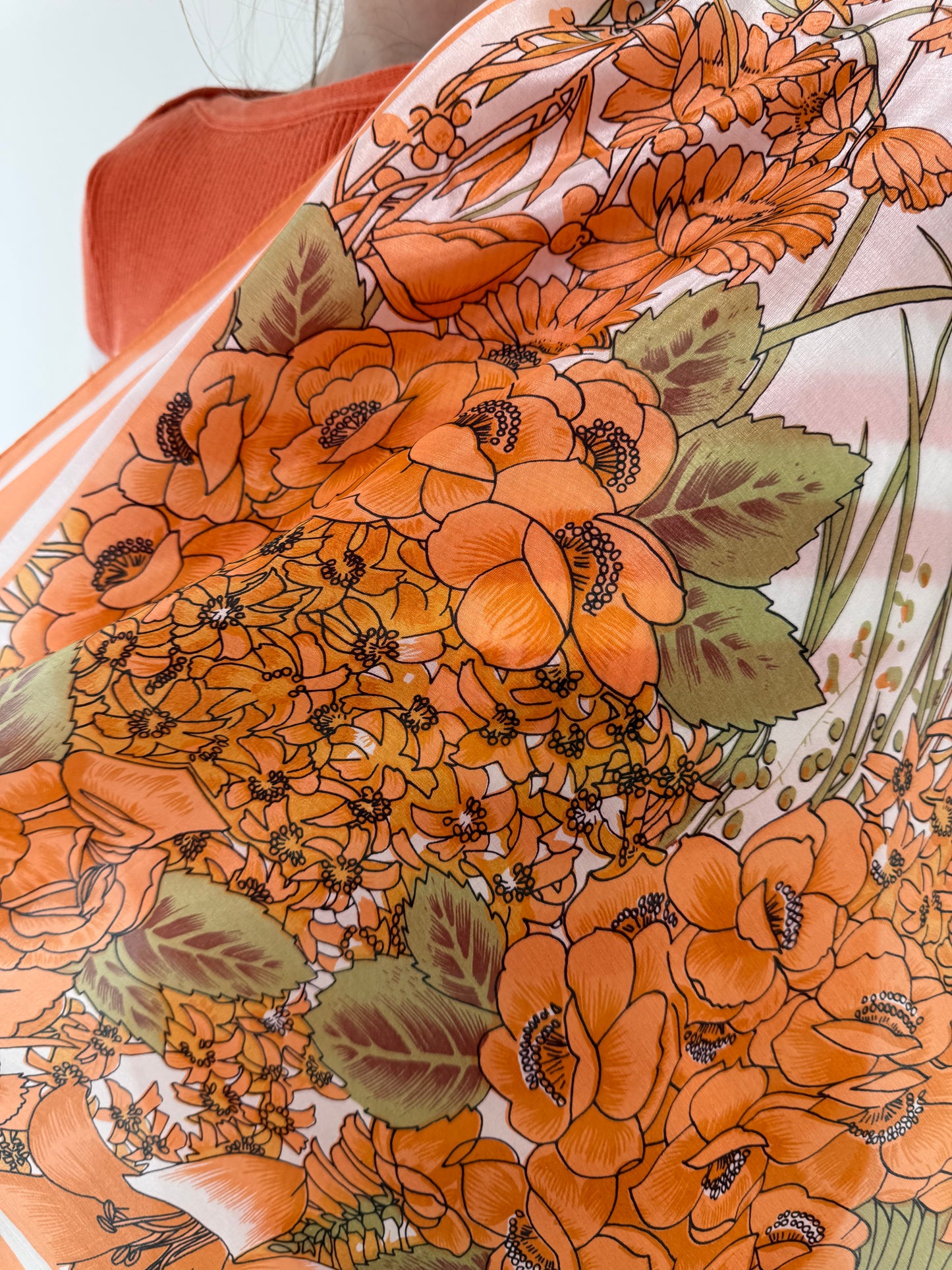 Eșarfă XL din mătase naturală cu print superb floral