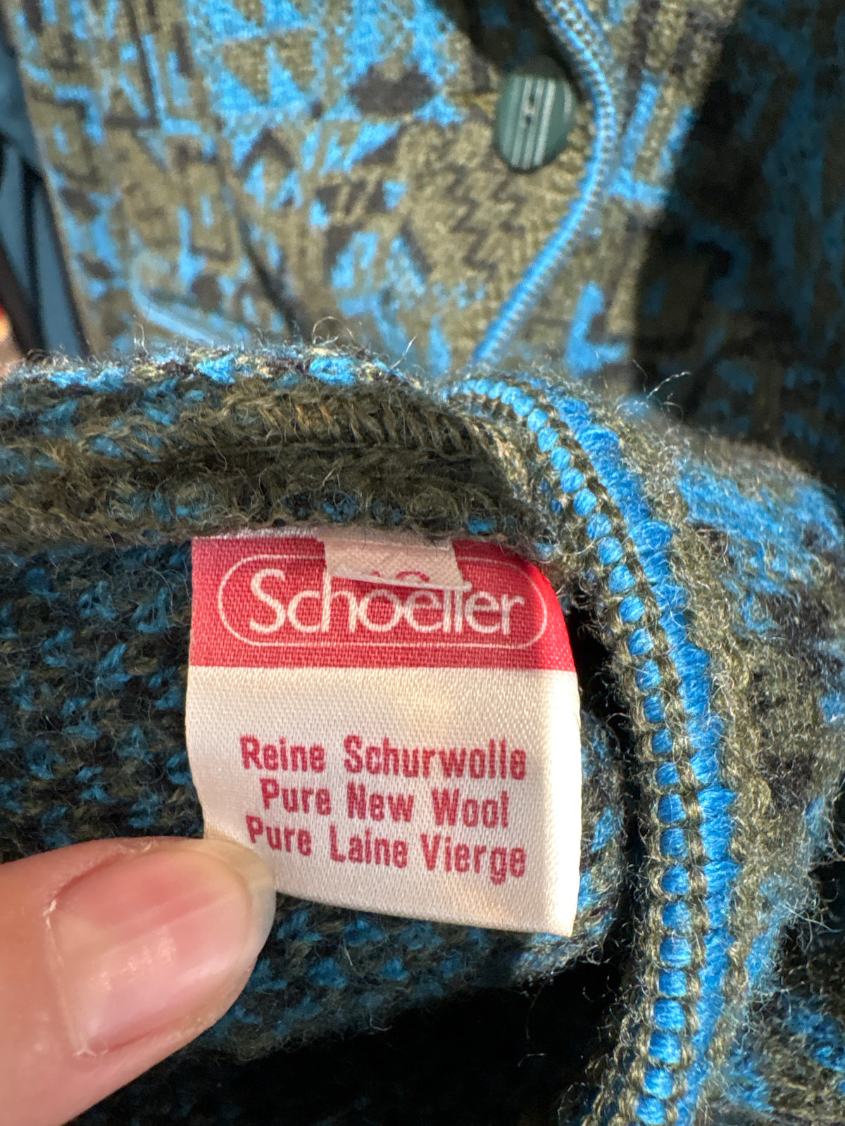 Jacheta vintage din tricot dens gros de lana în croi cambrat și culori superbe