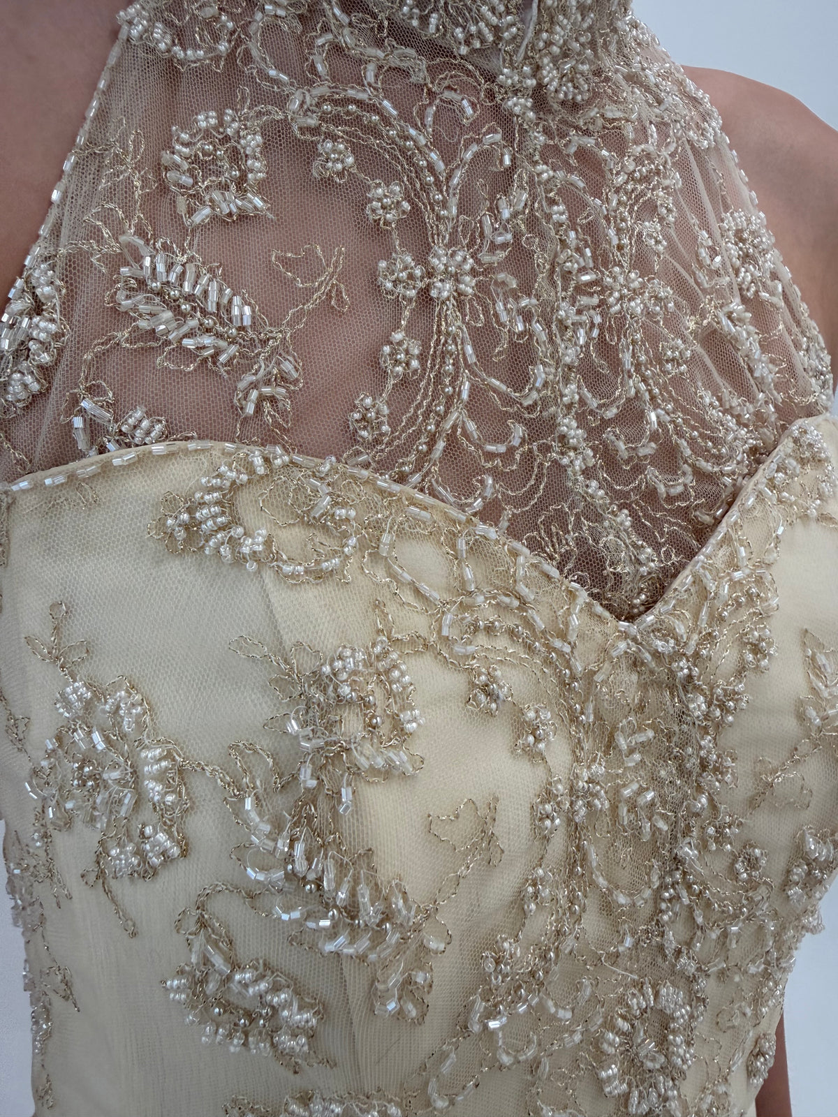 Corset bijuterie auriu pudrat cu aplicații manuale