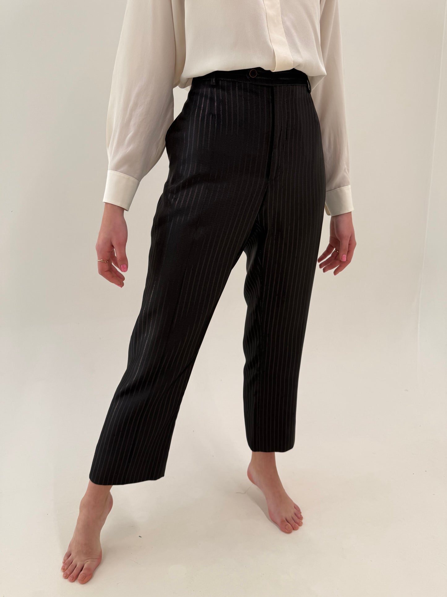 Costum de brand luxury italian prețios  perlat cu dungi fine verticale cool brown