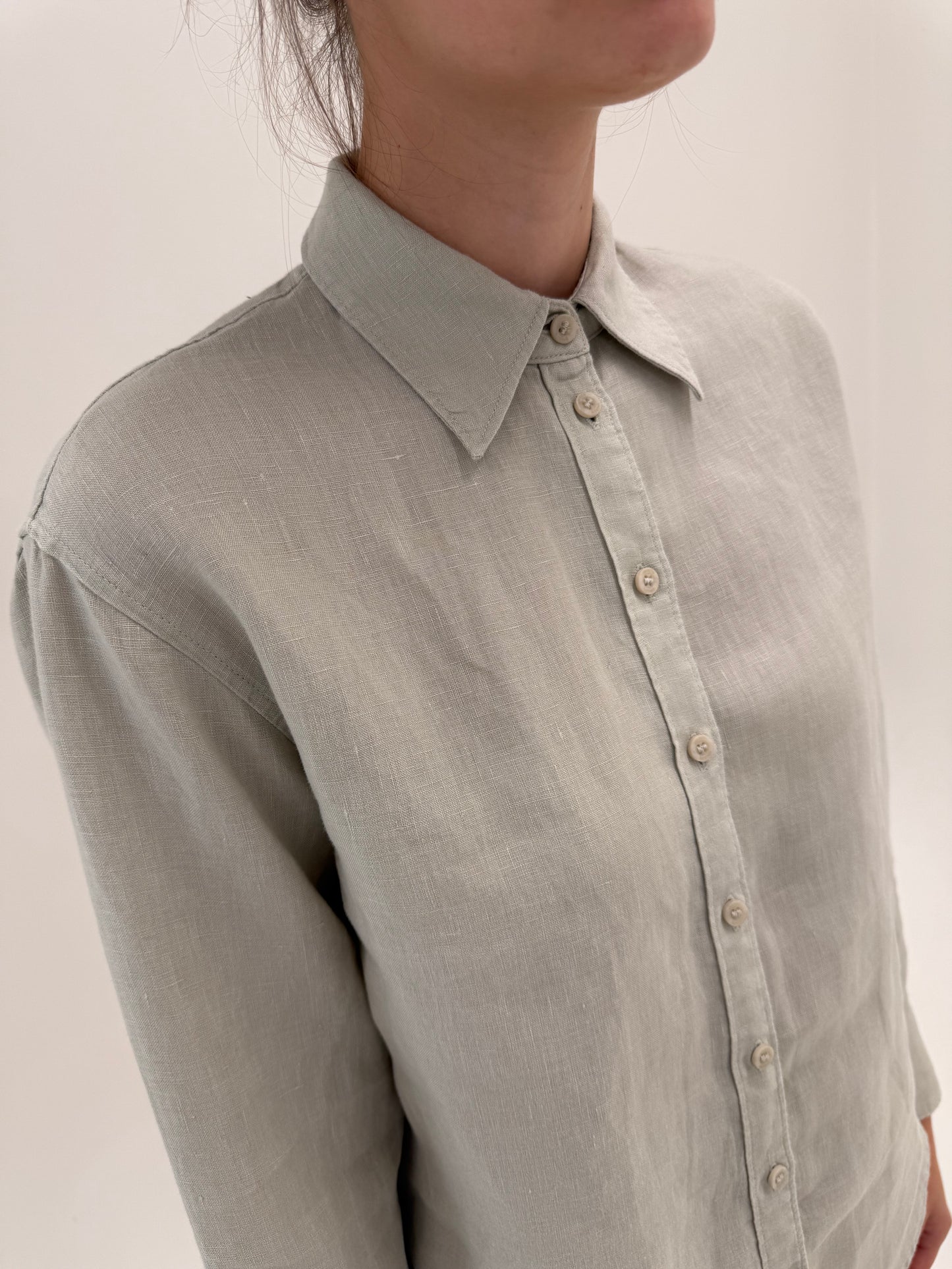 Cămașa din in în croi minimalist Sage green