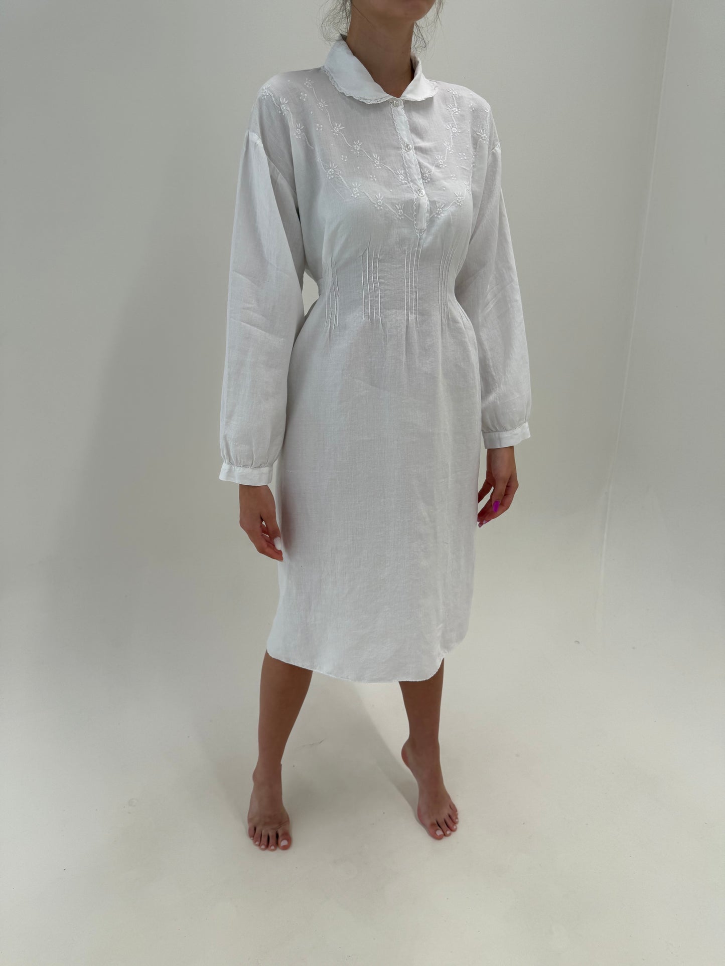 Rochie vintage din in moale excepțional cu broderie manuală reglabilă
