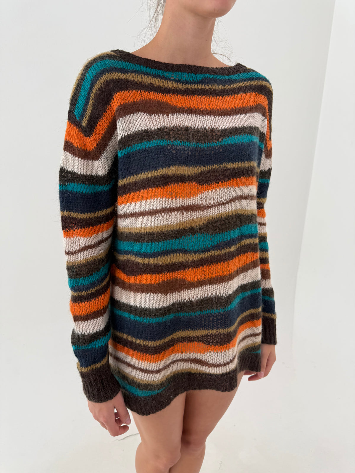 Pulover în dungi din tricot aerat de baby mohair în culori superbe și croi lejer