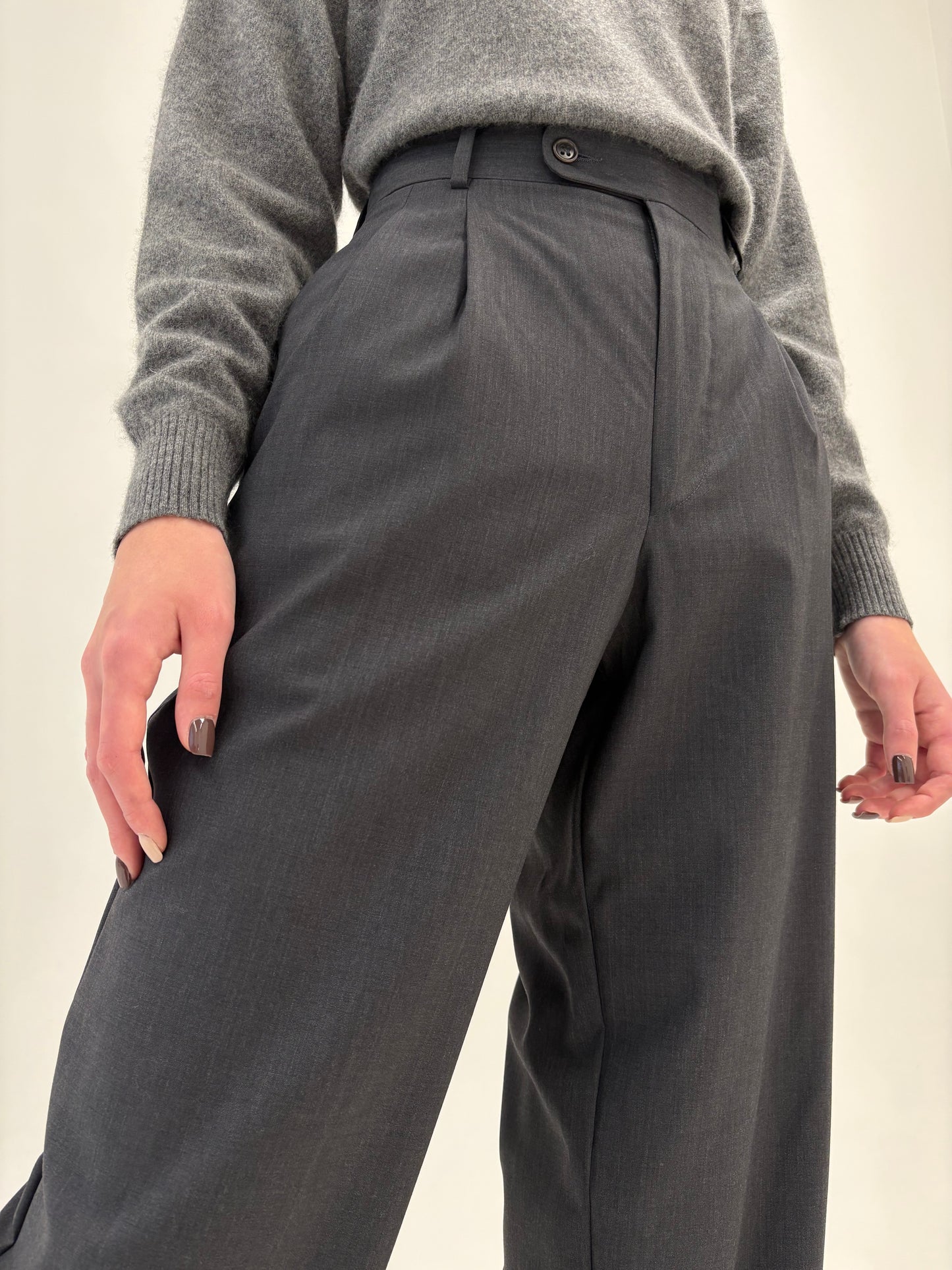 Pantaloni charcoal gray cu talie ultra înaltă si pense din lana extrafina
