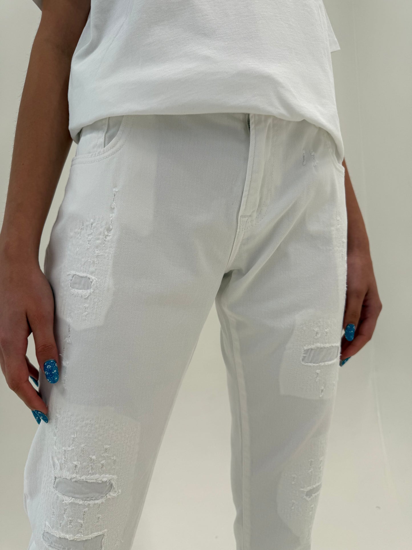 Jeans de vară Armani ripped effect in croi clasic ultra confort