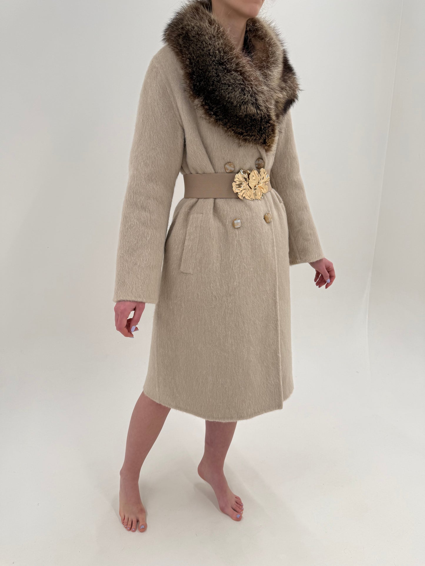 Palton ultra luxury Piacenza lucrat manual din cașmir și lana cu guler amplu de blană