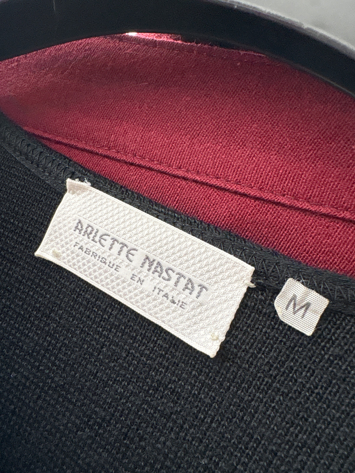 Jacheta / cardigan negru ușor cambrat din tricot de lana excepțională densa