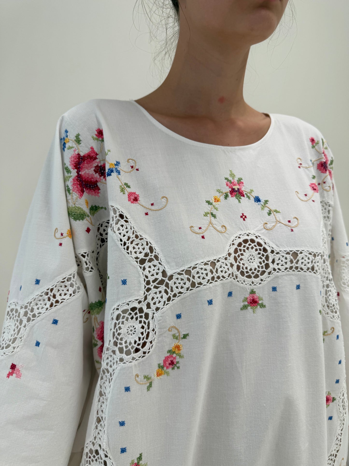 Kaftan tall bijuterie cu broderie manuală excepțională colorată și macrame lucrat manual