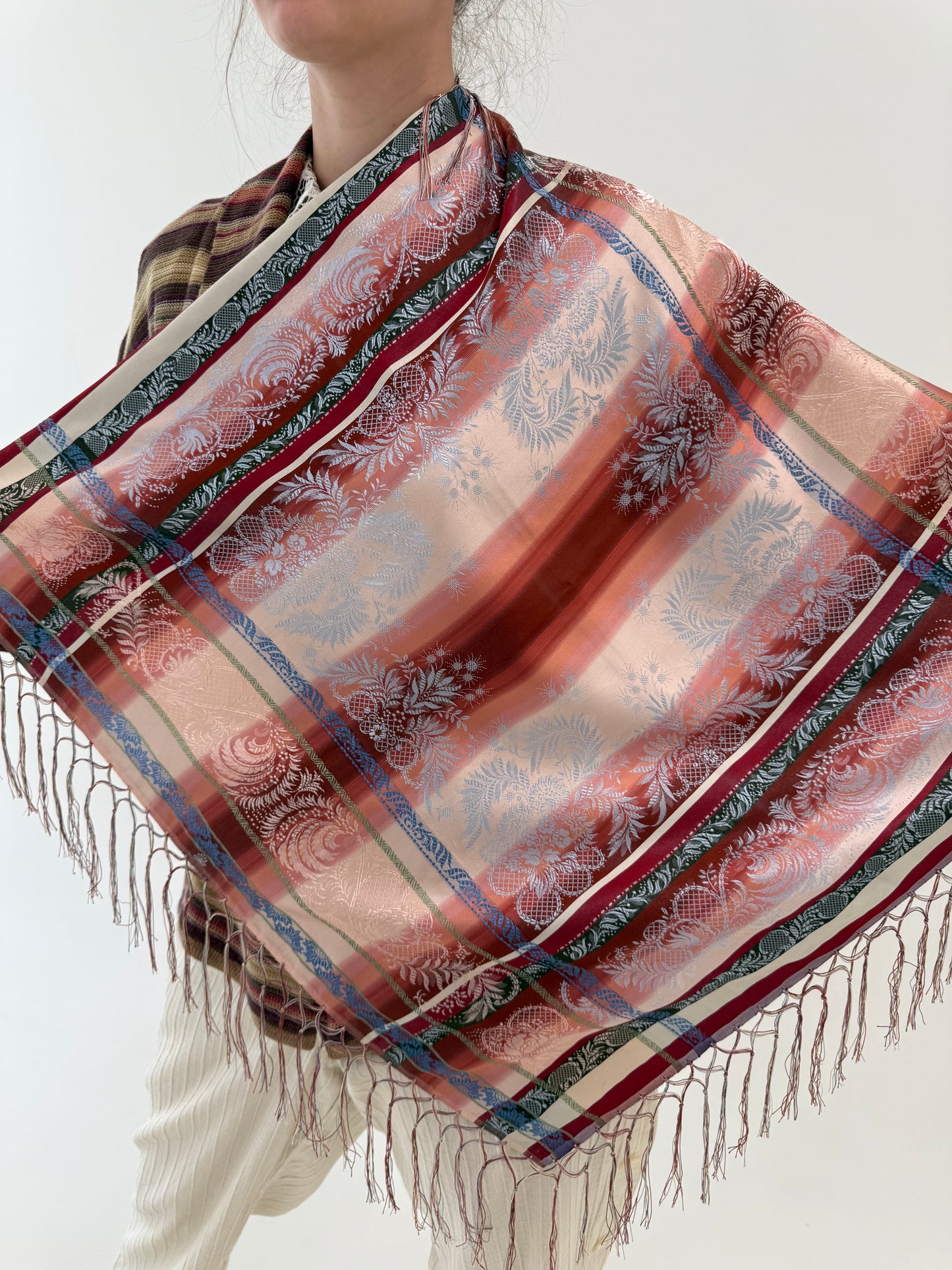 Eșarfă din mătase naturală tip jacquard