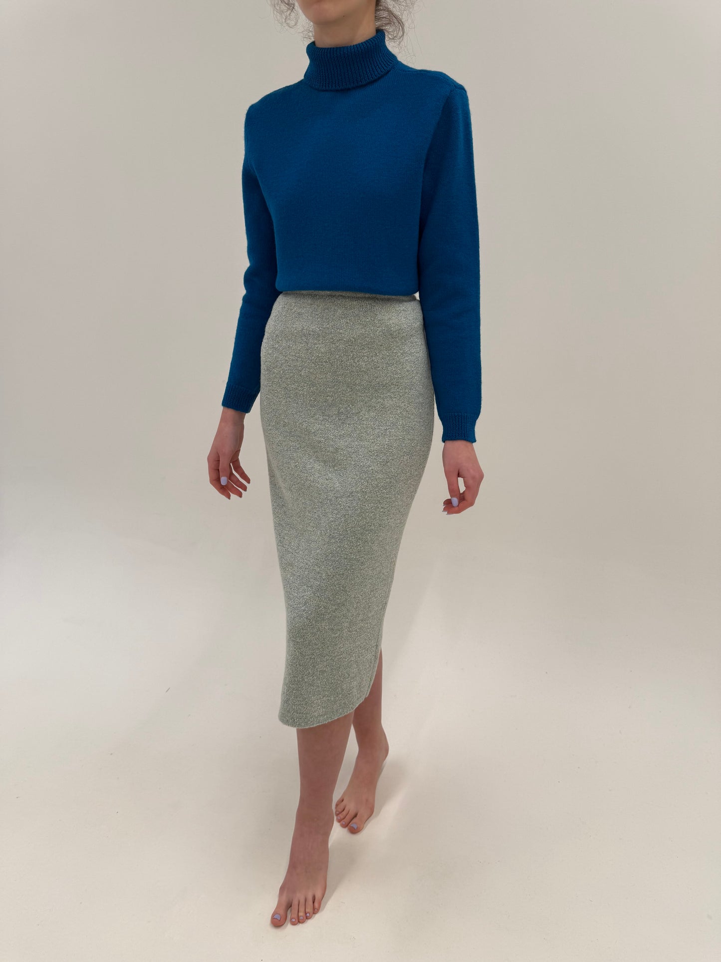 Fustă midi spre maxi din tricot de lan extrafina melanj silver gray cu baby blue