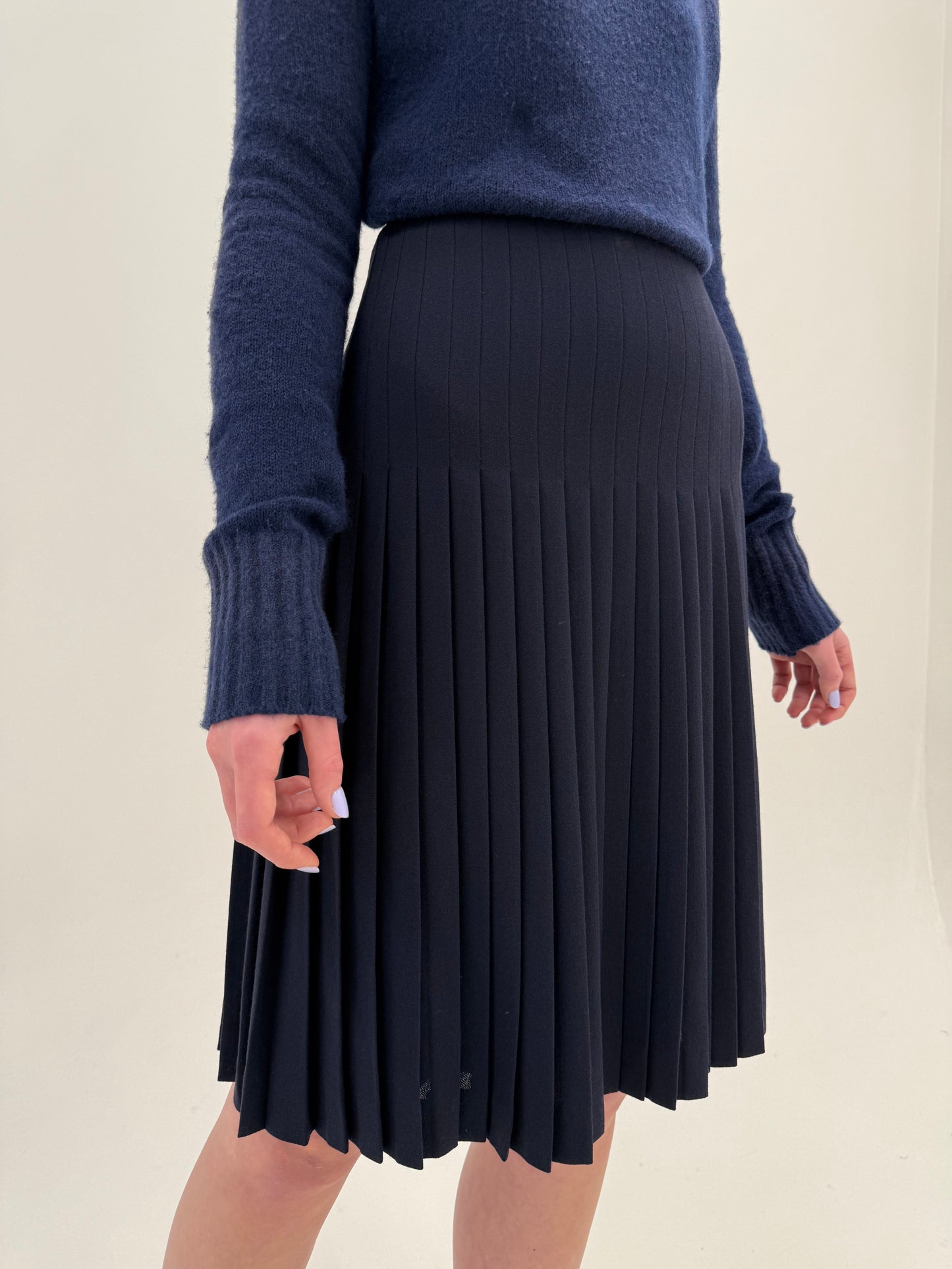 Fustă Navy plisată din lana extrafina cu talie ultra înaltă
