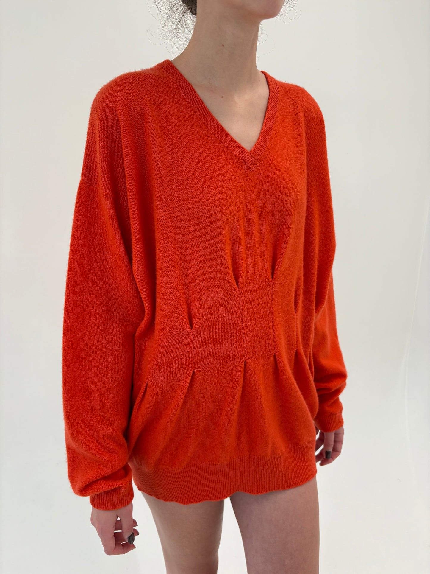 Pulover high end din cașmir multiply în croi lejer cu talia marcată