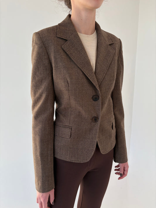 Sacou cambrat chocolate brown în carouri fine camel din lana extrafina