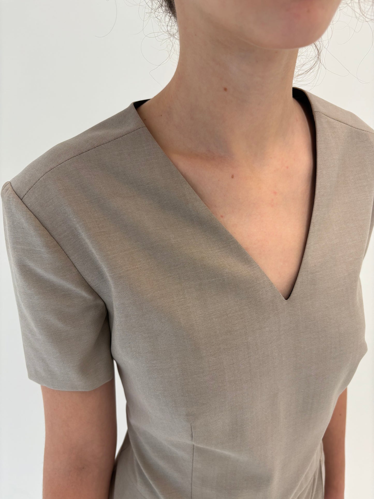 Rochie beige business Hugo Boss din lana extrafina cu fronseuri