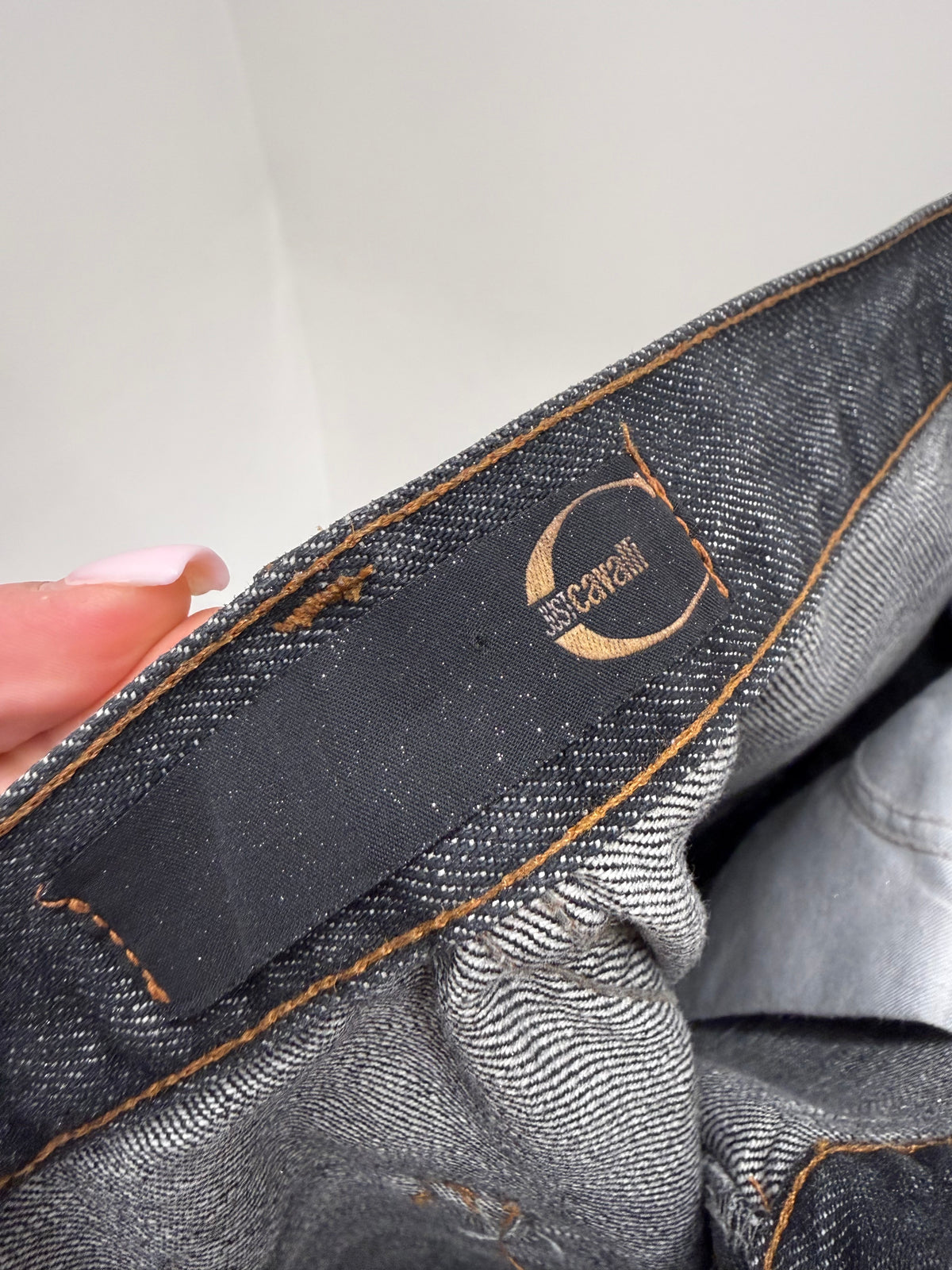 Jeans Cavalli dark wash straight leg cu un sclipici argintiu foarte discret tall