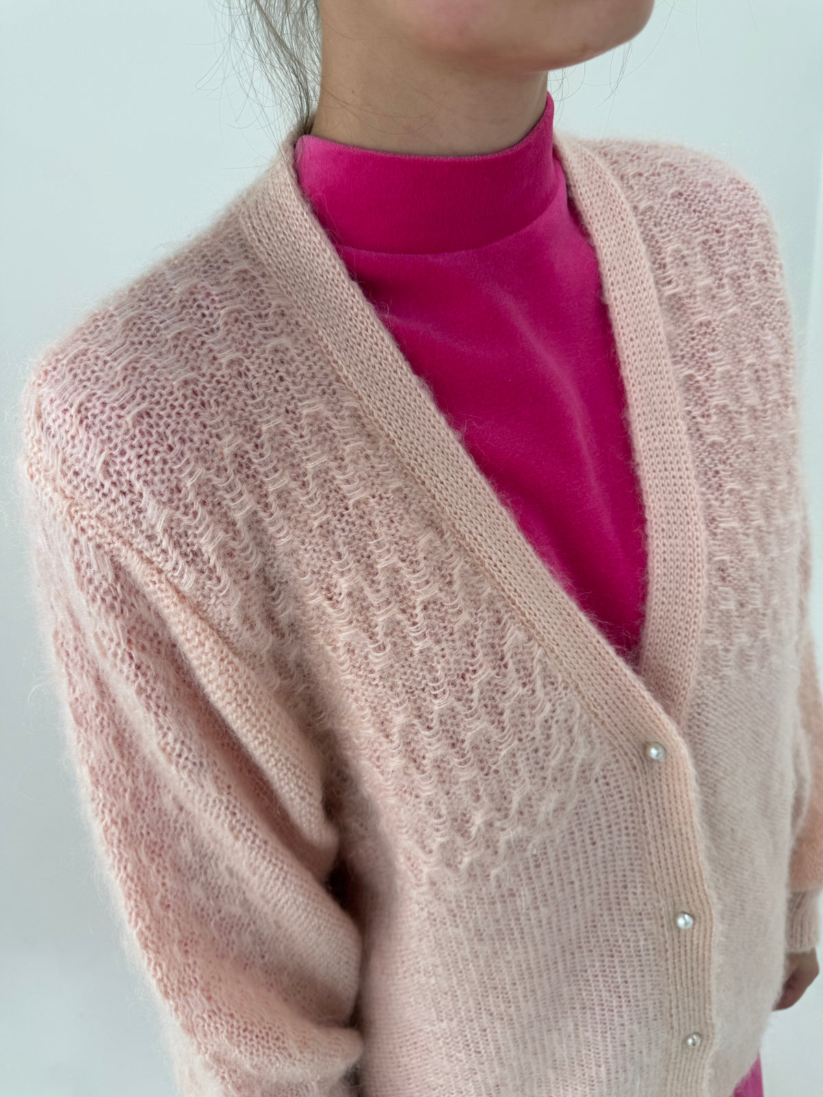 Cardigan vintage powder pink din baby mohair și nasturi perlă