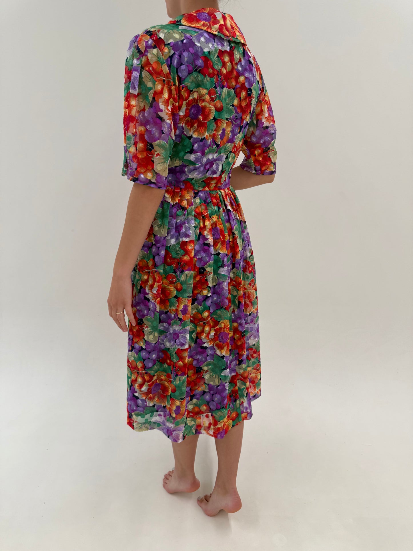 Rochie vintage maxi cu talie marcată ultra înaltă cu buline texturate și print floral