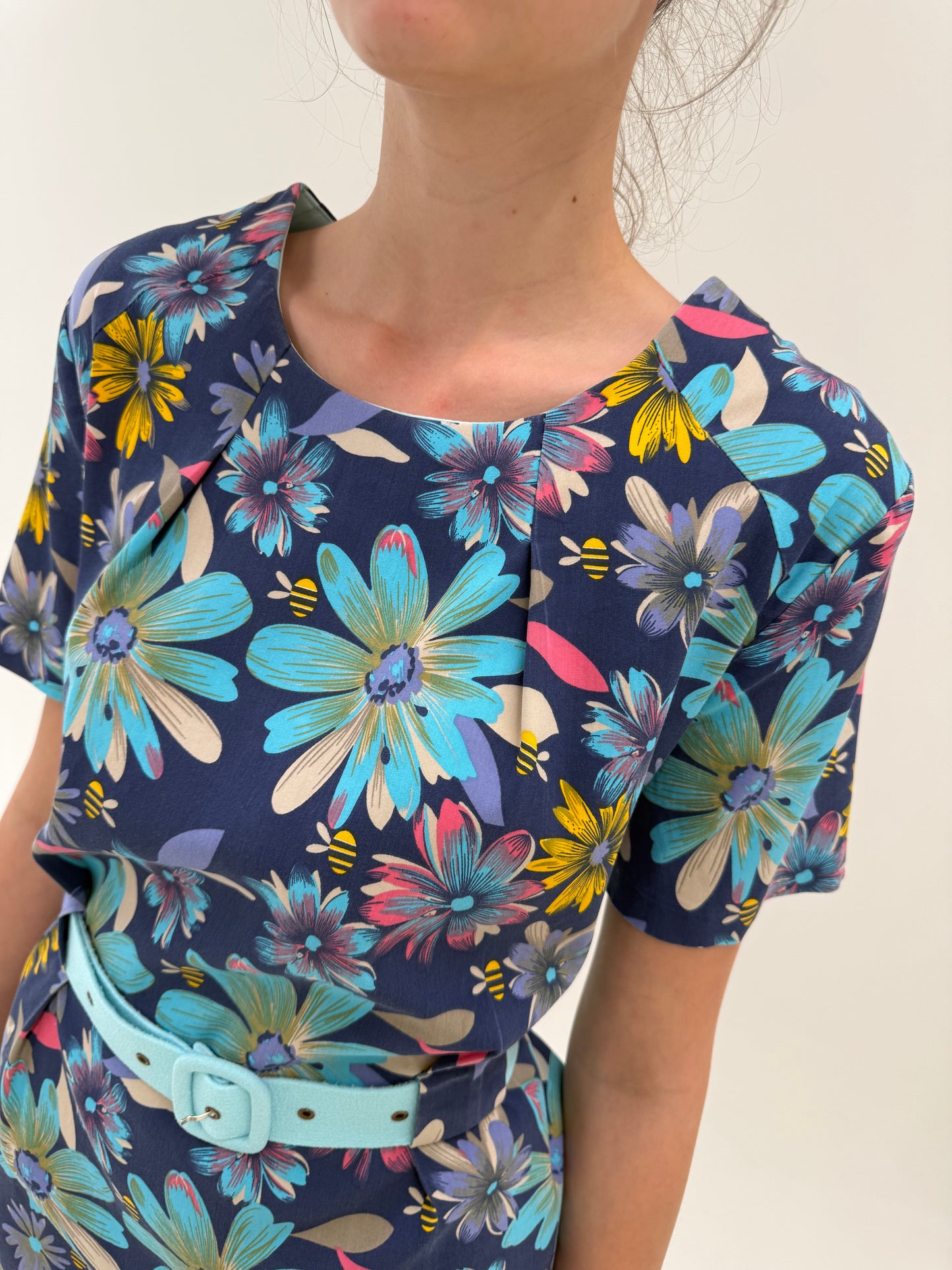 Rochie cu print floral și buzunare cu centura proprie