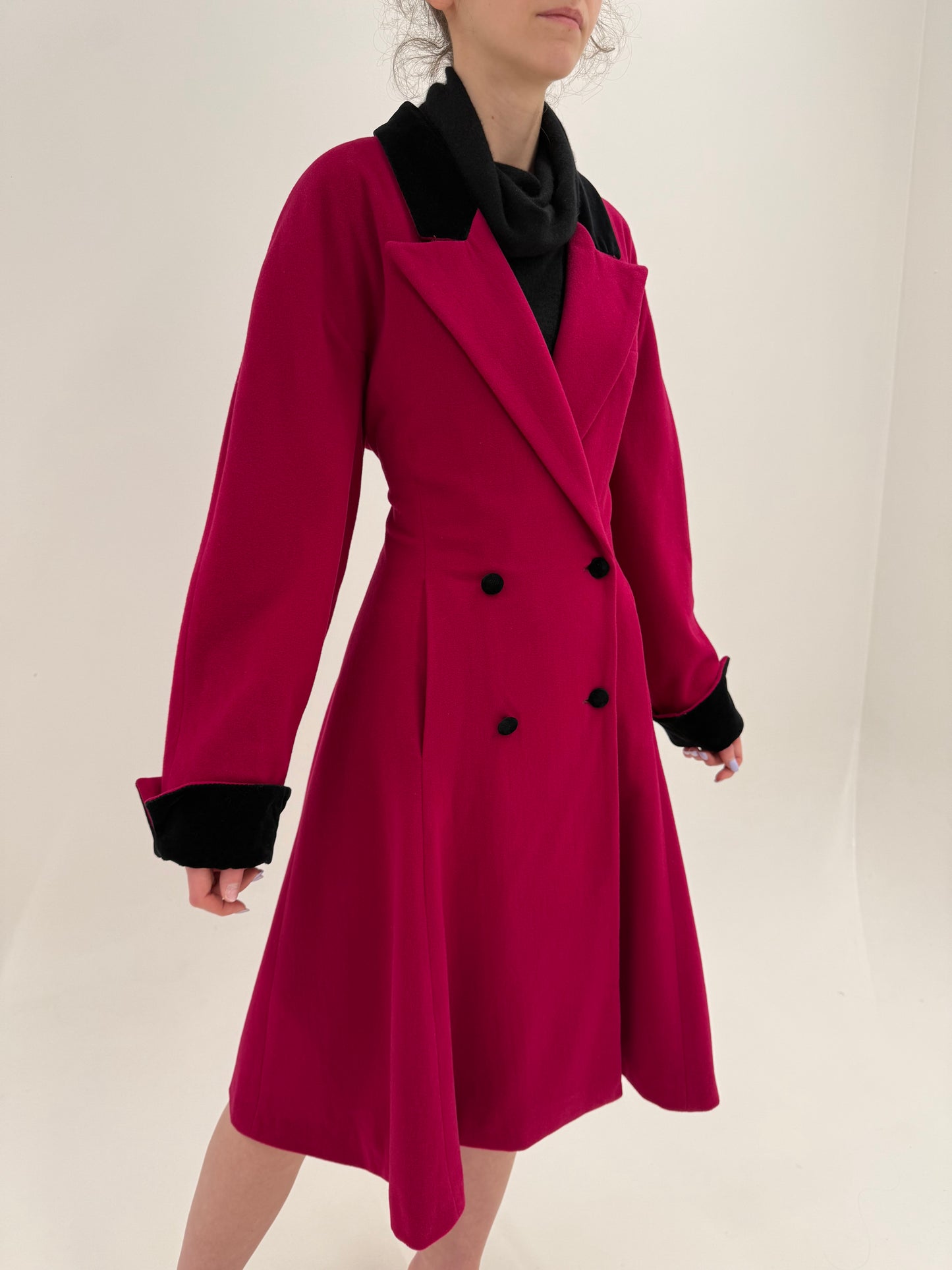 Palton magenta cambrat din stofă excepțională de lana cu cașmir