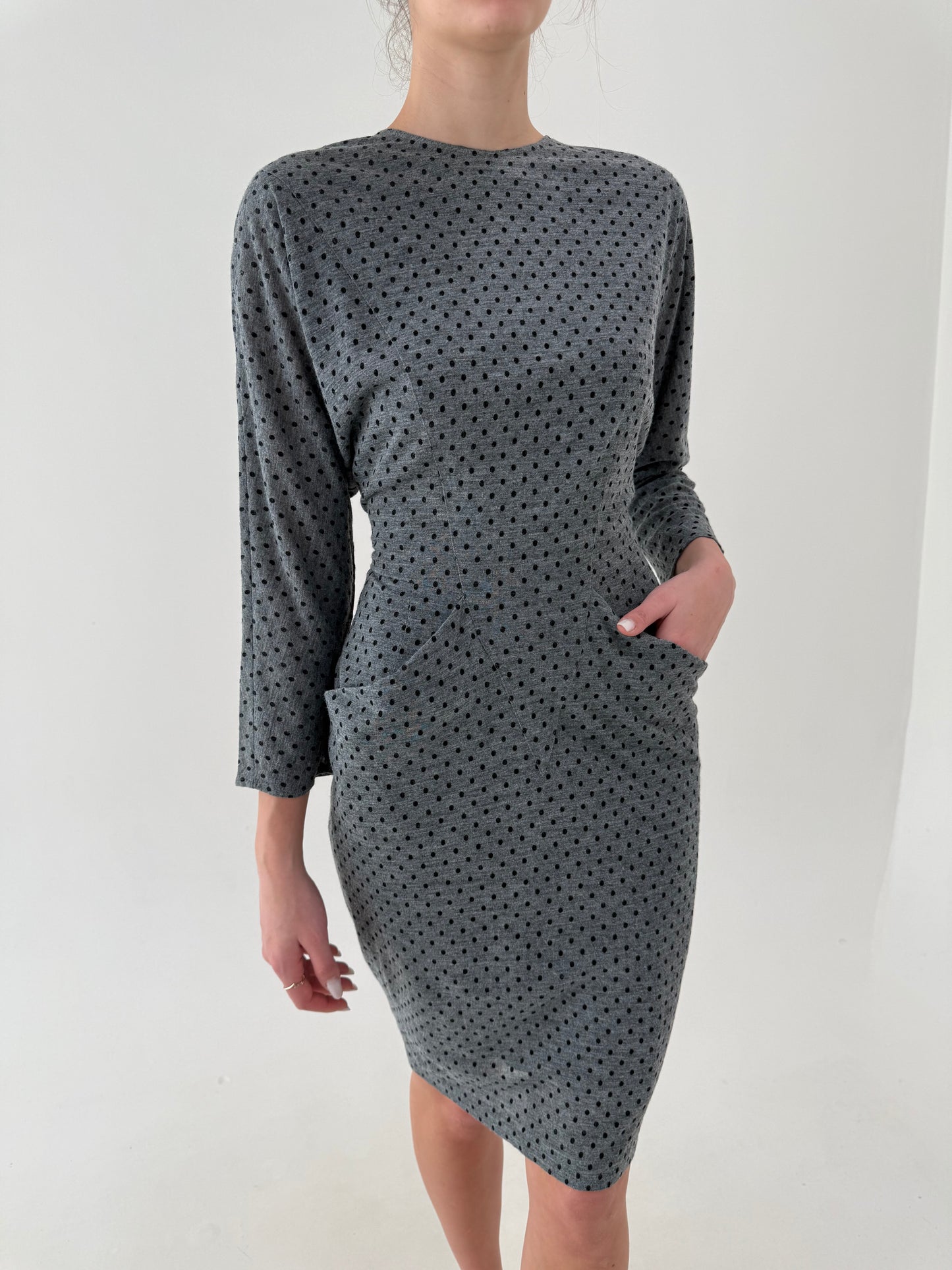 Rochie vintage cu buline , buzunare și mânecă fluture