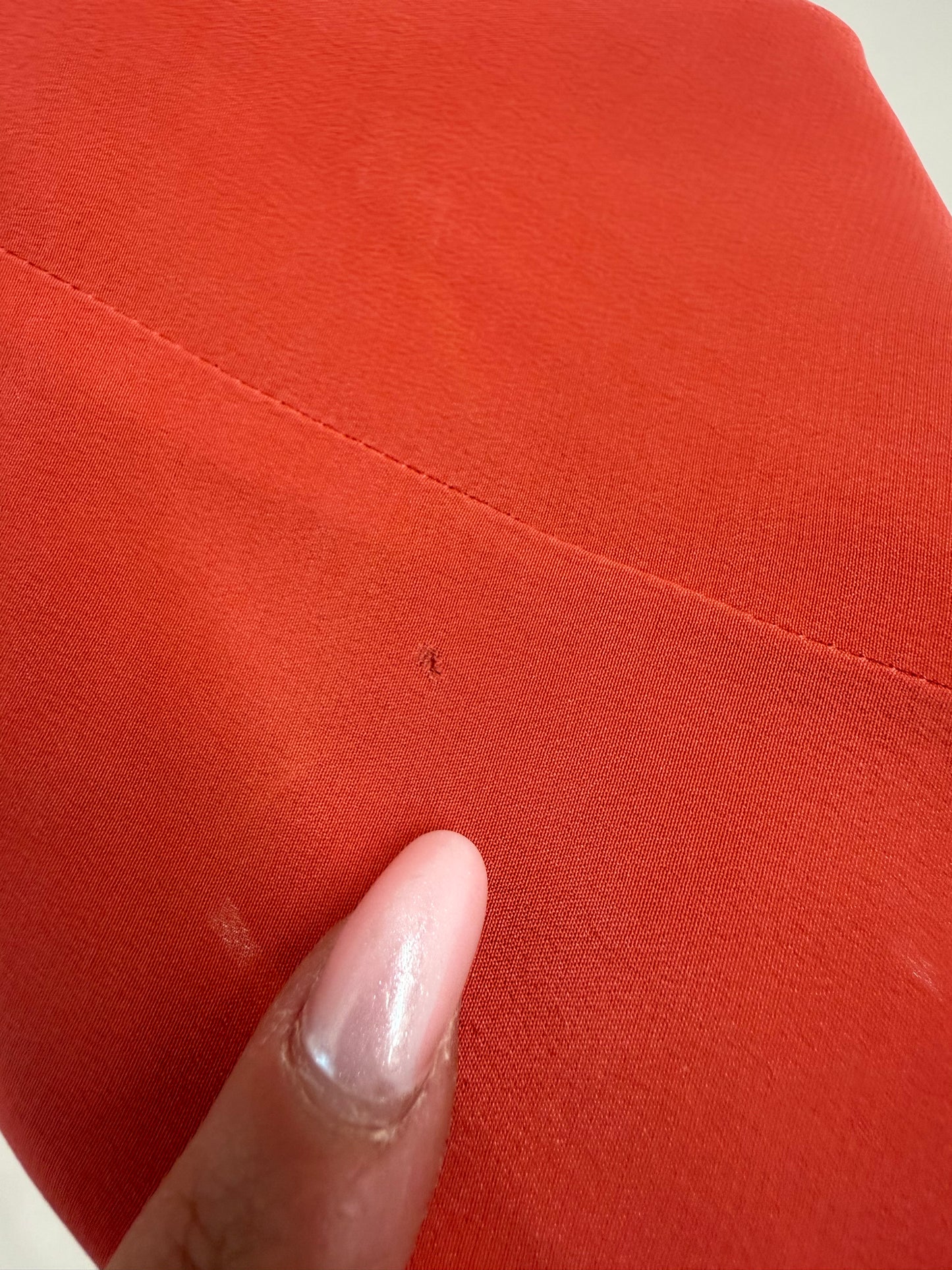 Top Italian din mătase naturală in croi minimalist