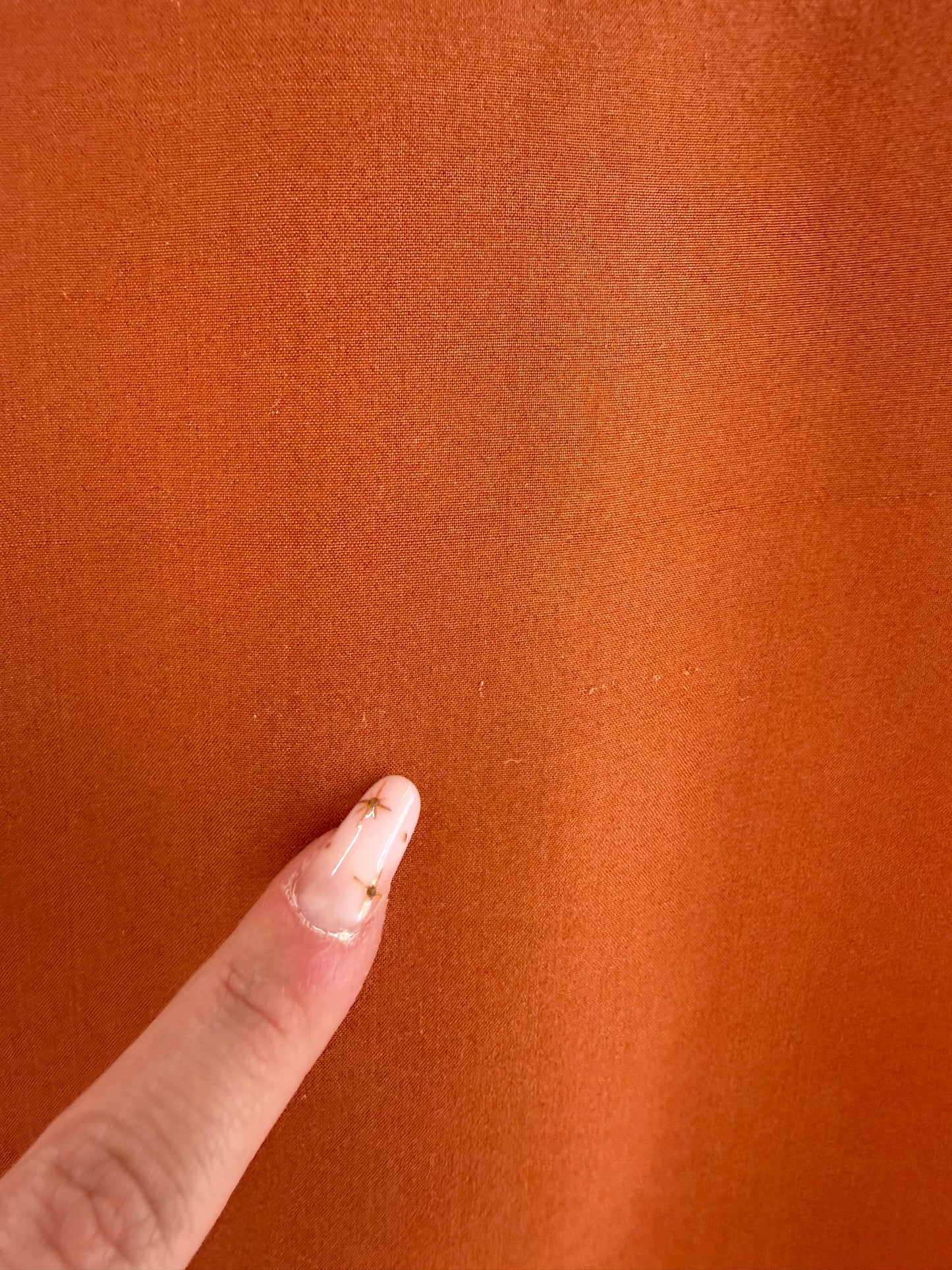 Cămașa rust orange din mătase naturală în croi retro modern
