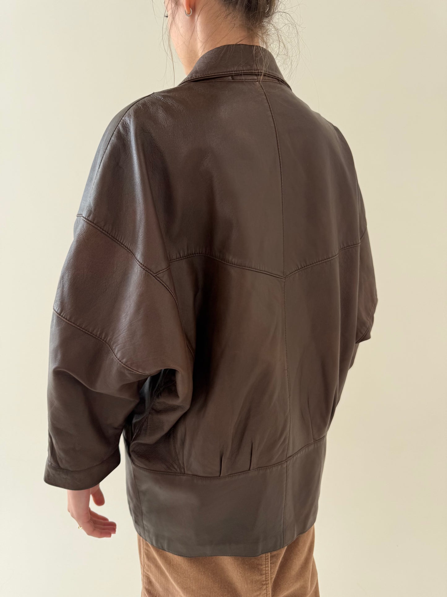 Geacă vintage chocolate brown in croi super revenit în trend cu talie căzută