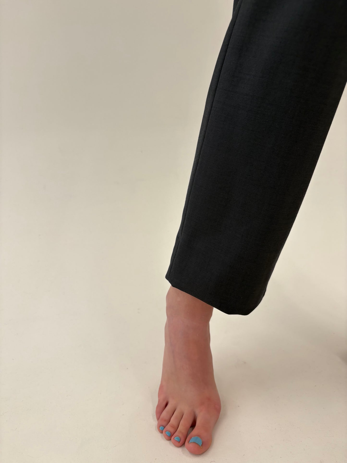 Costum italian din lana merino extrafina super 110’s in croi actual