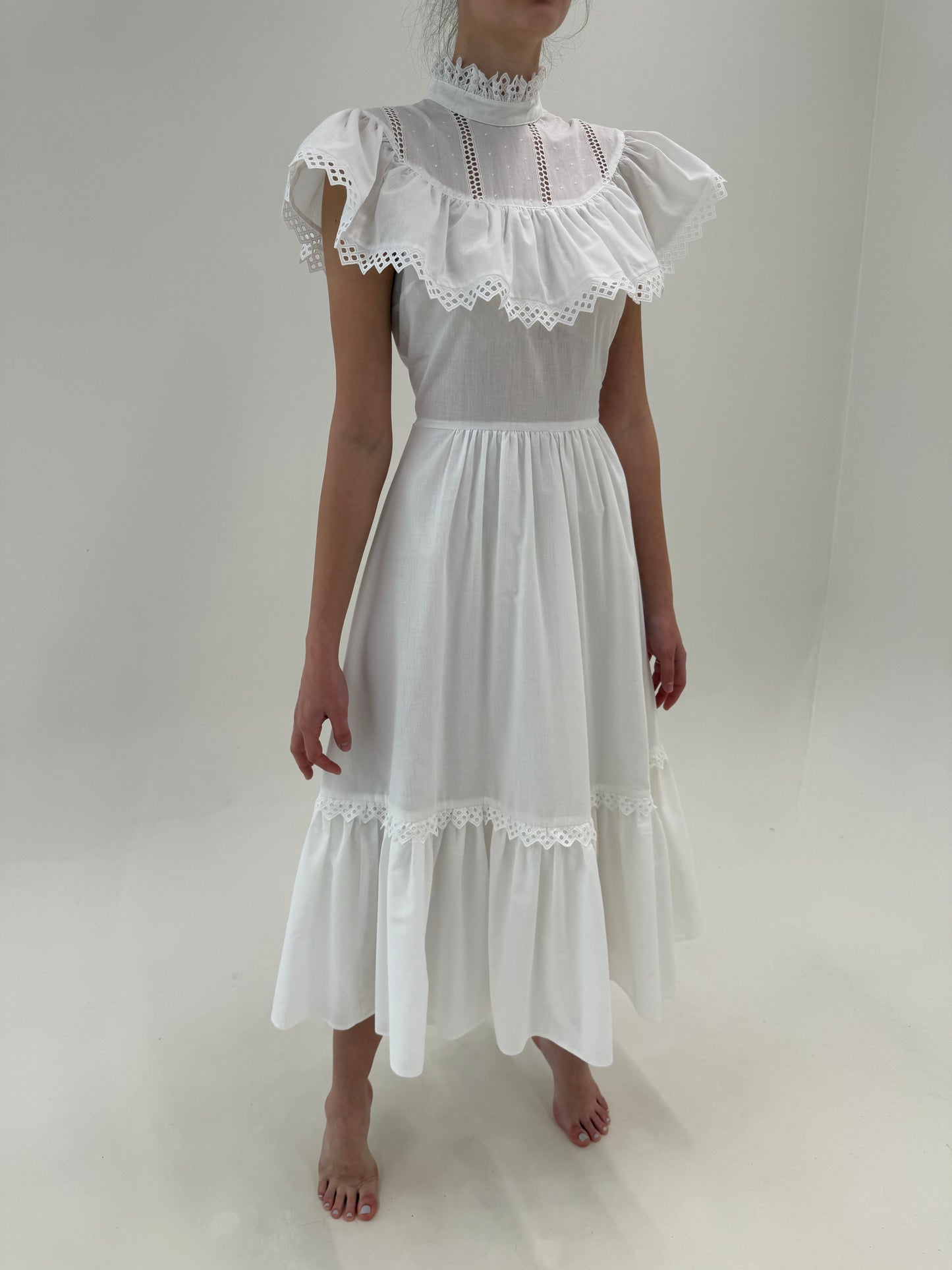 Rochie vintage spectaculoasă maxi cu broderie manuală și talie ultra înaltă