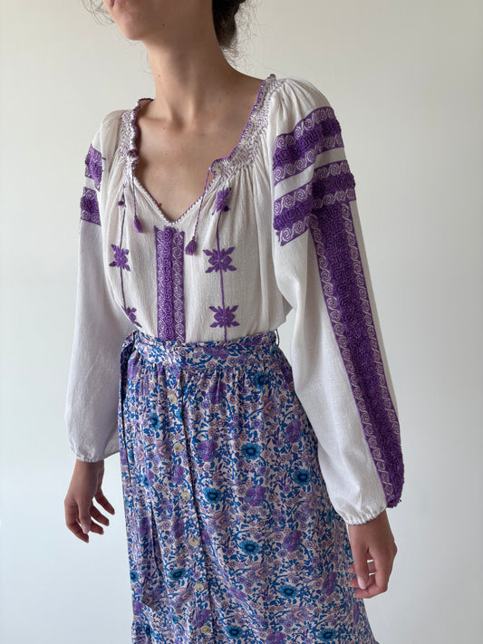 Bluză excepțională din pânză moale cu broderie manuală