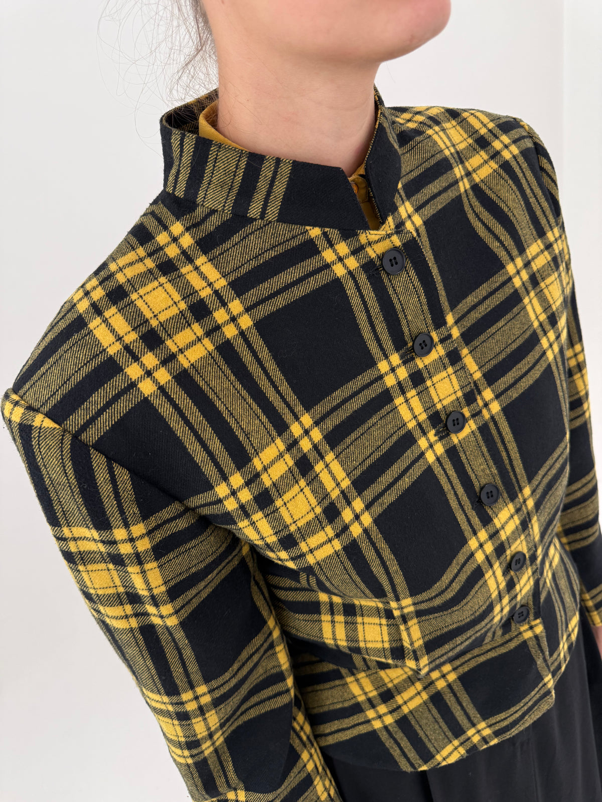 Jacheta în carouri și croi ultra chic retro modern din tweed de lana extrafina