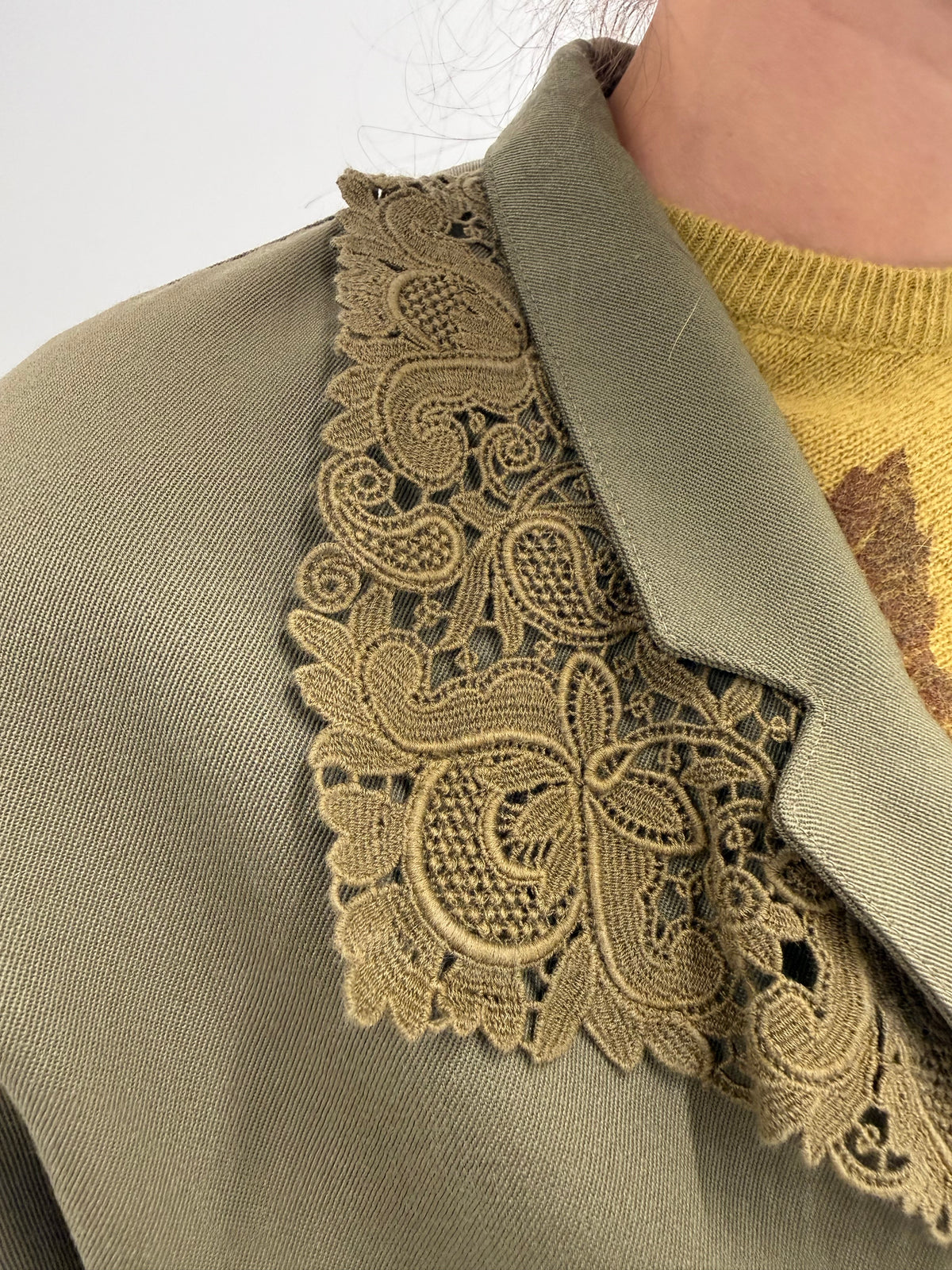 Sacou vintage italian excepțional Sage green cu inserții de macrame în croi cambrat