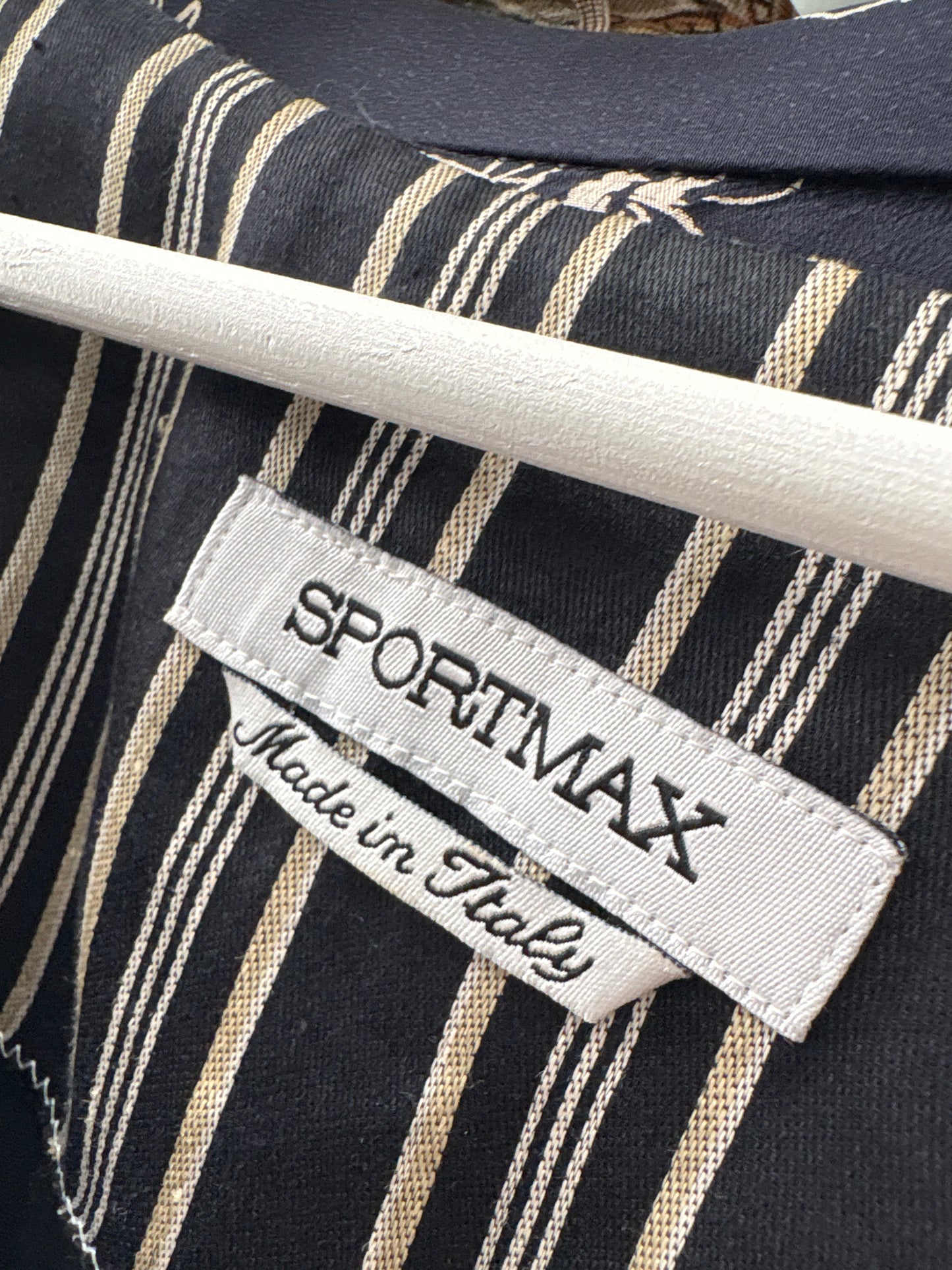 Top cambrat Max Mara din pânză cu dungi fine verticale