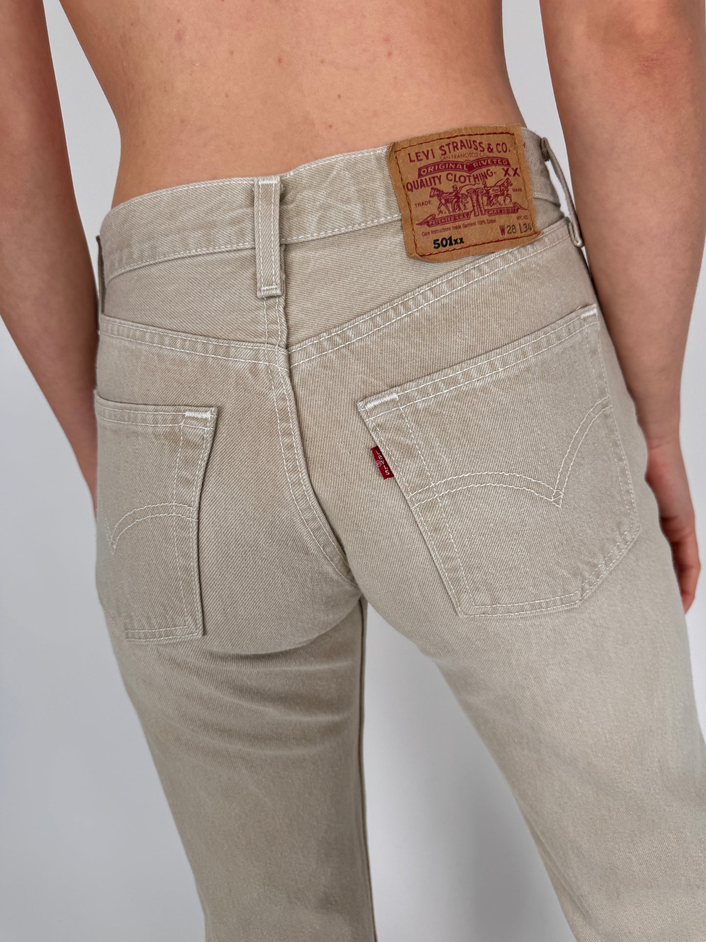 Jeanși vintage Levi’s 501 tall camel