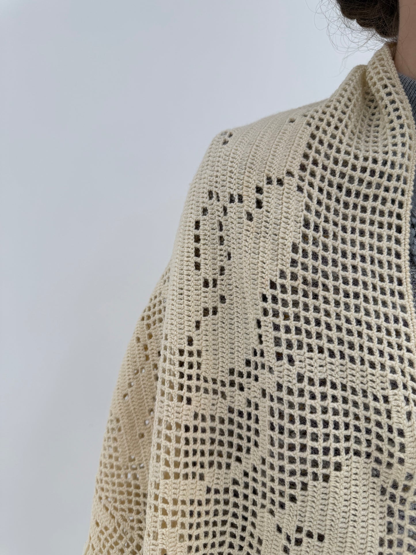 Capa vintage tip macrame lucrată manual din lana extrafina