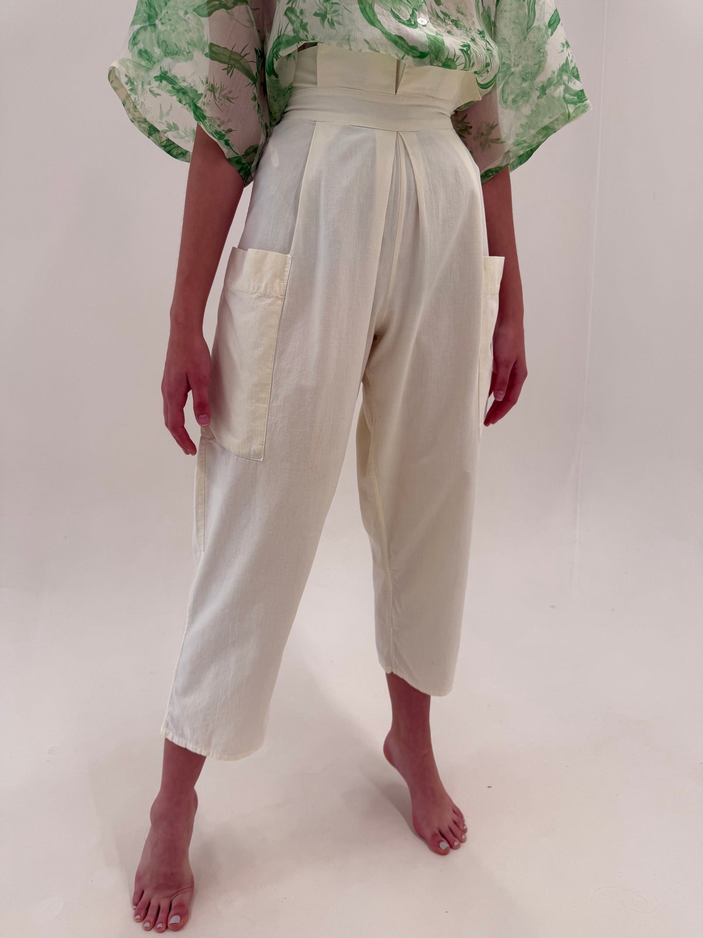 Pantaloni vintage in croi deosebit cu talie extrem de înaltă ultra marcată