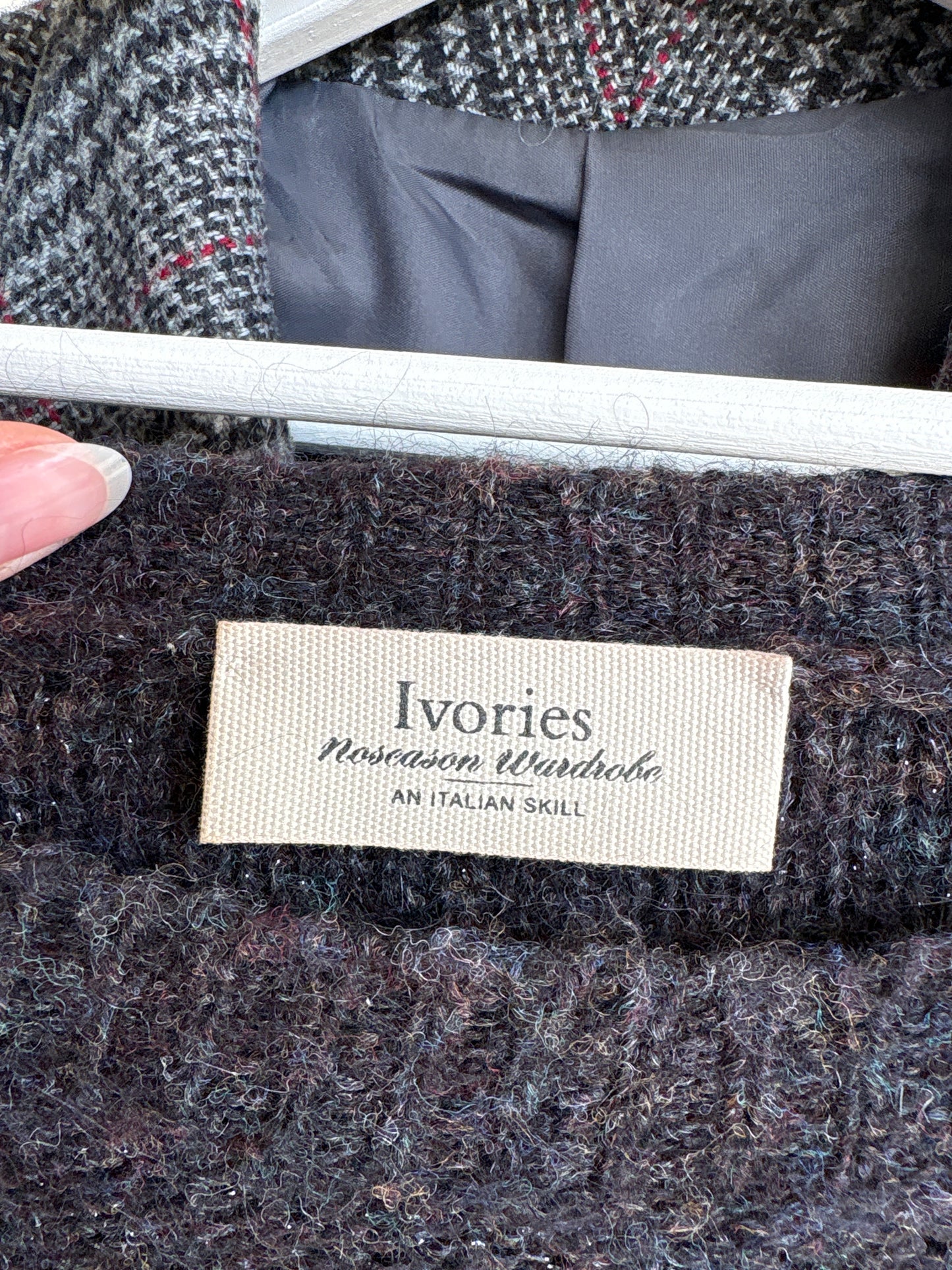 Pulover tall în croi chic modern ușor deconstruit din baby mohair