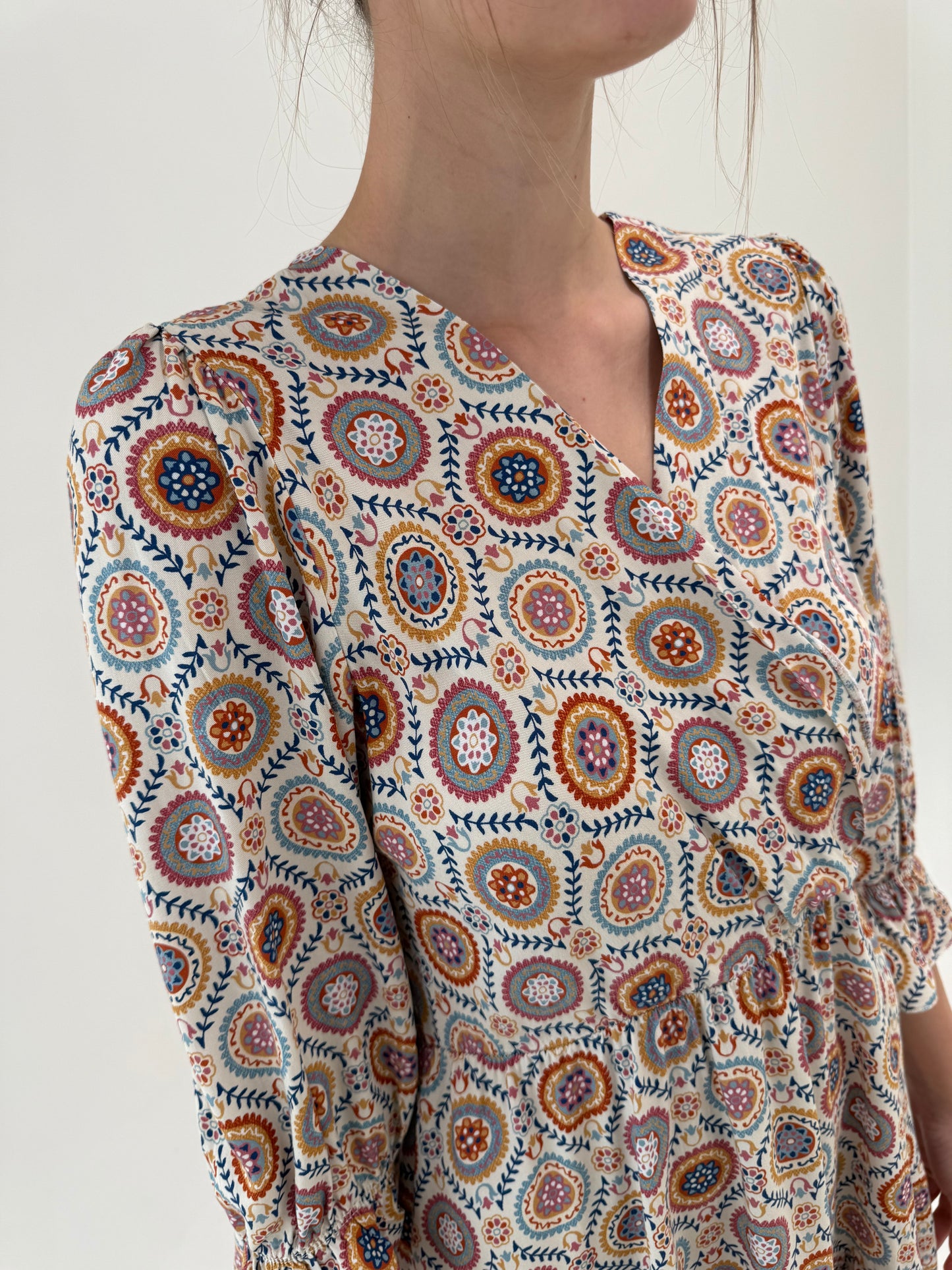 Rochie maxi ultra confort cu print în stil anii 70 și talie ultra înaltă elastică