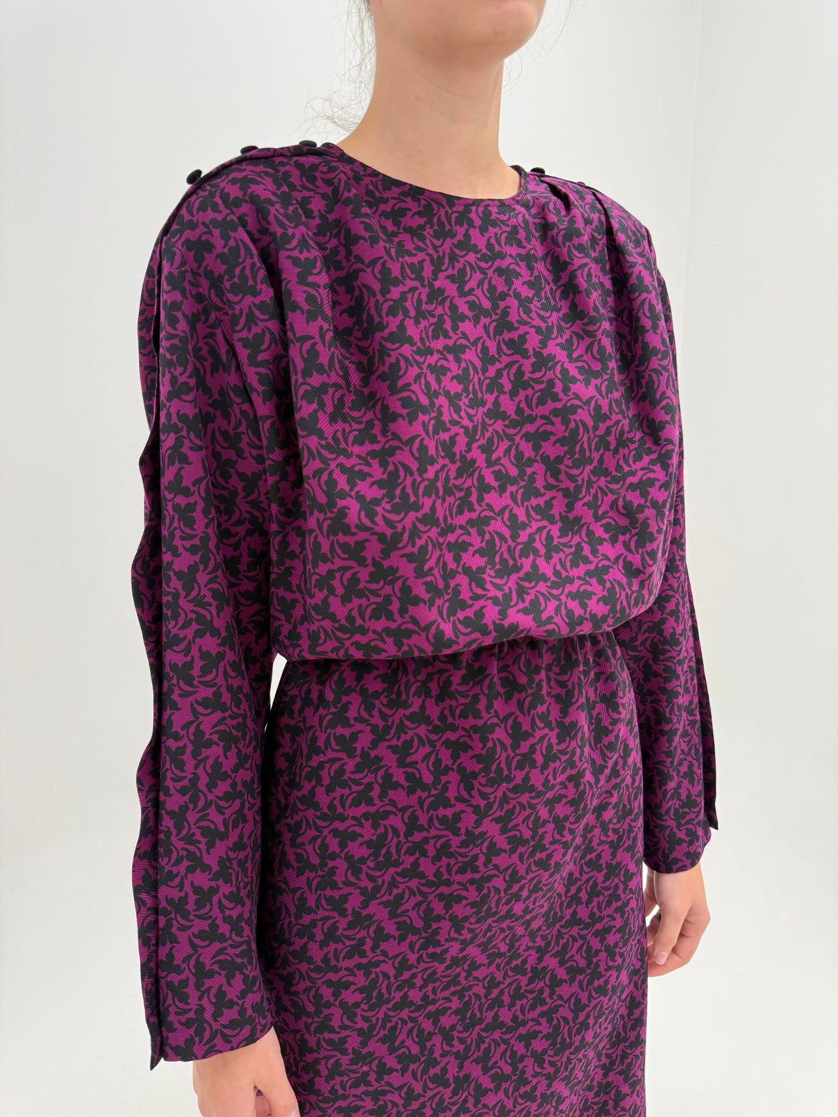 Rochie dark fucsia cu prinț negru și talie ultra înaltă din lana extrafina