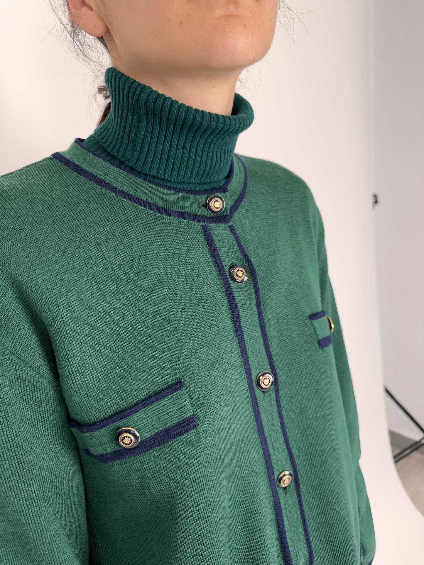 Cardigan pine green in stil Chanel din lana extrafina de gramaj mare