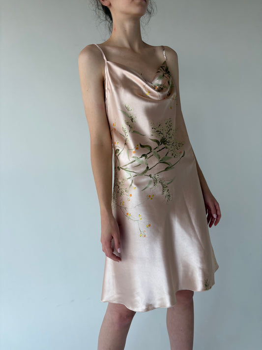 Furou / rochie tip furou cu bust drapat și print delicat